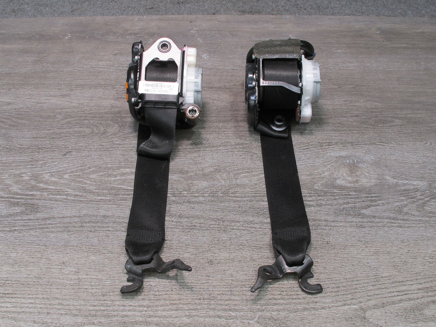 11-17 BMW F25 X3 FRONT LEFT & RIGHT SIDE SEATBELT RETRACTOR SET OEM