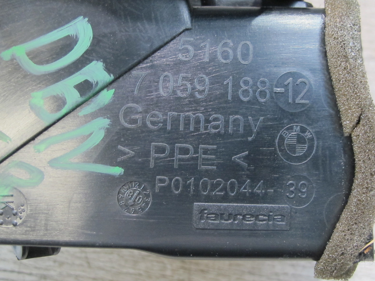 08-13 BMW E82 E88 135I Left & Right Dash A/C Air Vent Black Set OEM