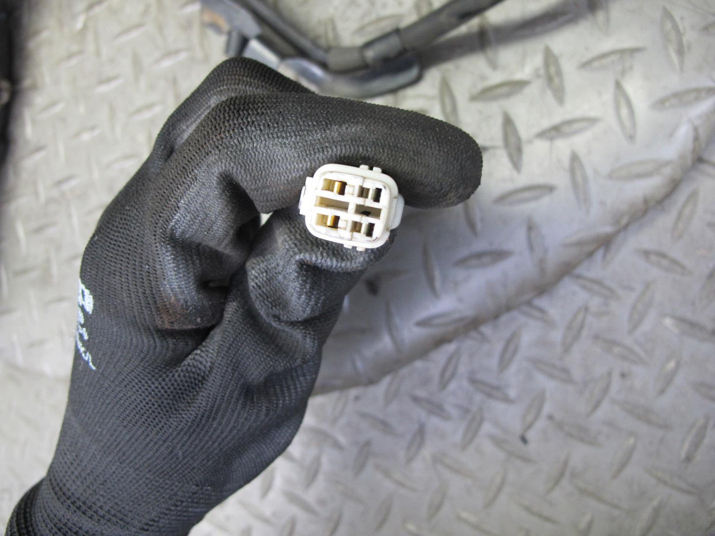 95-97 Toyota Celsior Lexus LS400 UCF20 Front Right Knuckle Wheel Hub Bearing OEM