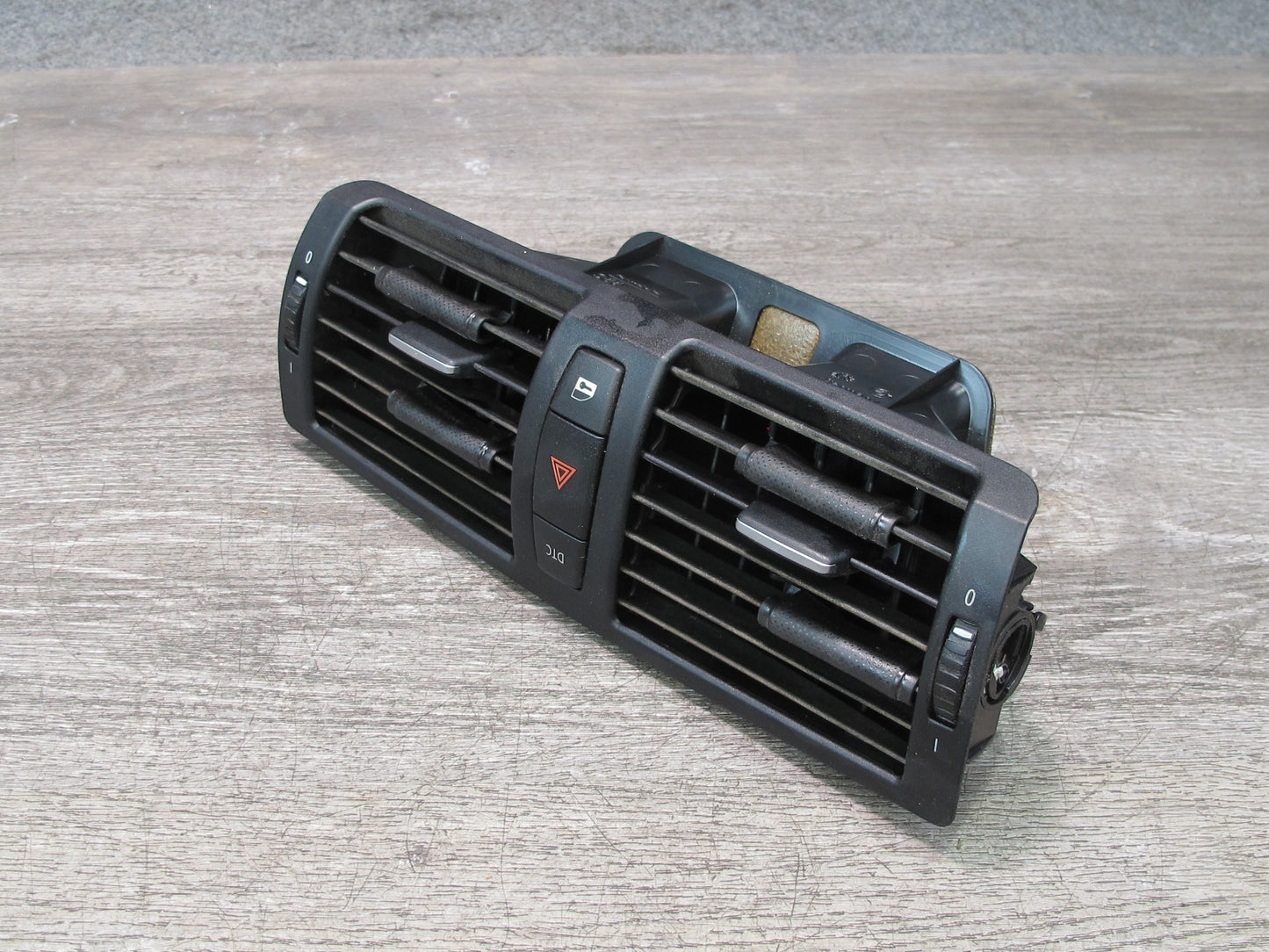 08-13 BMW E82 E88 135I Dash Center A/C Air Vent w Switch Black OEM