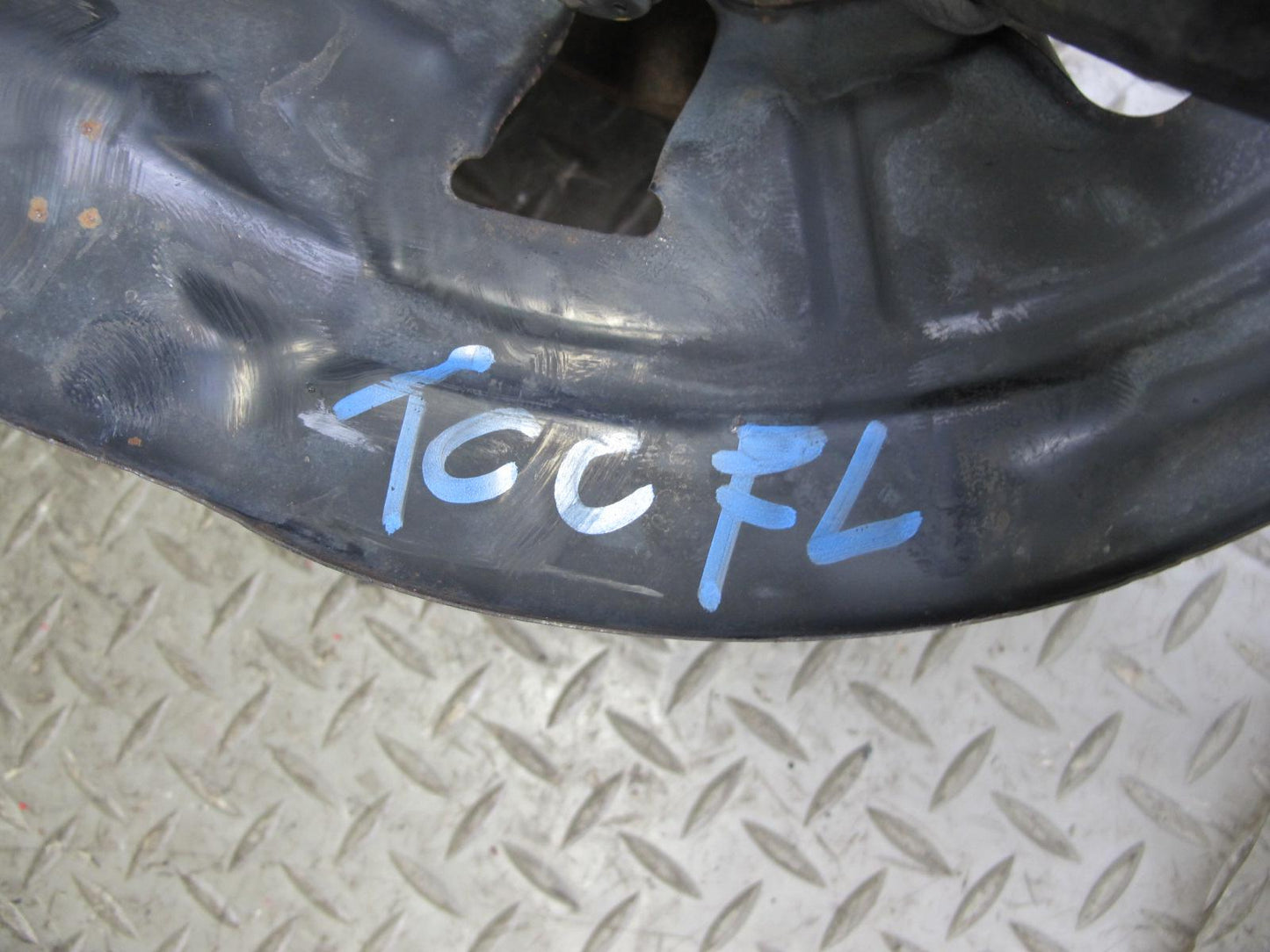 95-97 Toyota Celsior Lexus LS400 UCF20 Front Left Knuckle Wheel Hub Bearing OEM