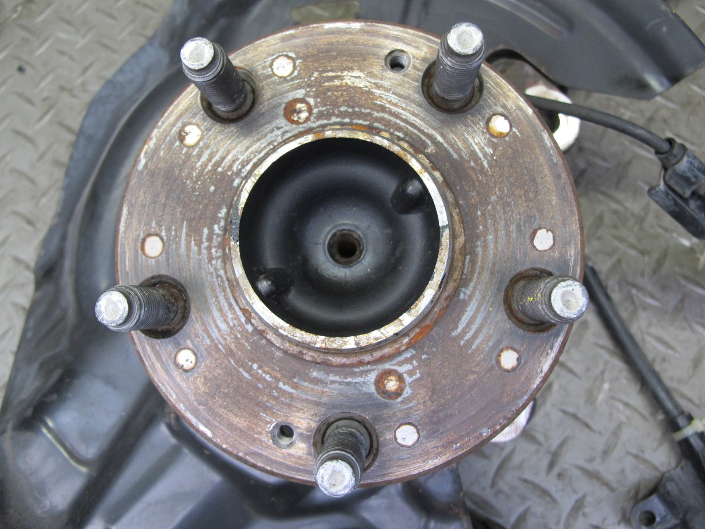 95-97 Toyota Celsior Lexus LS400 UCF20 Front Left Knuckle Wheel Hub Bearing OEM