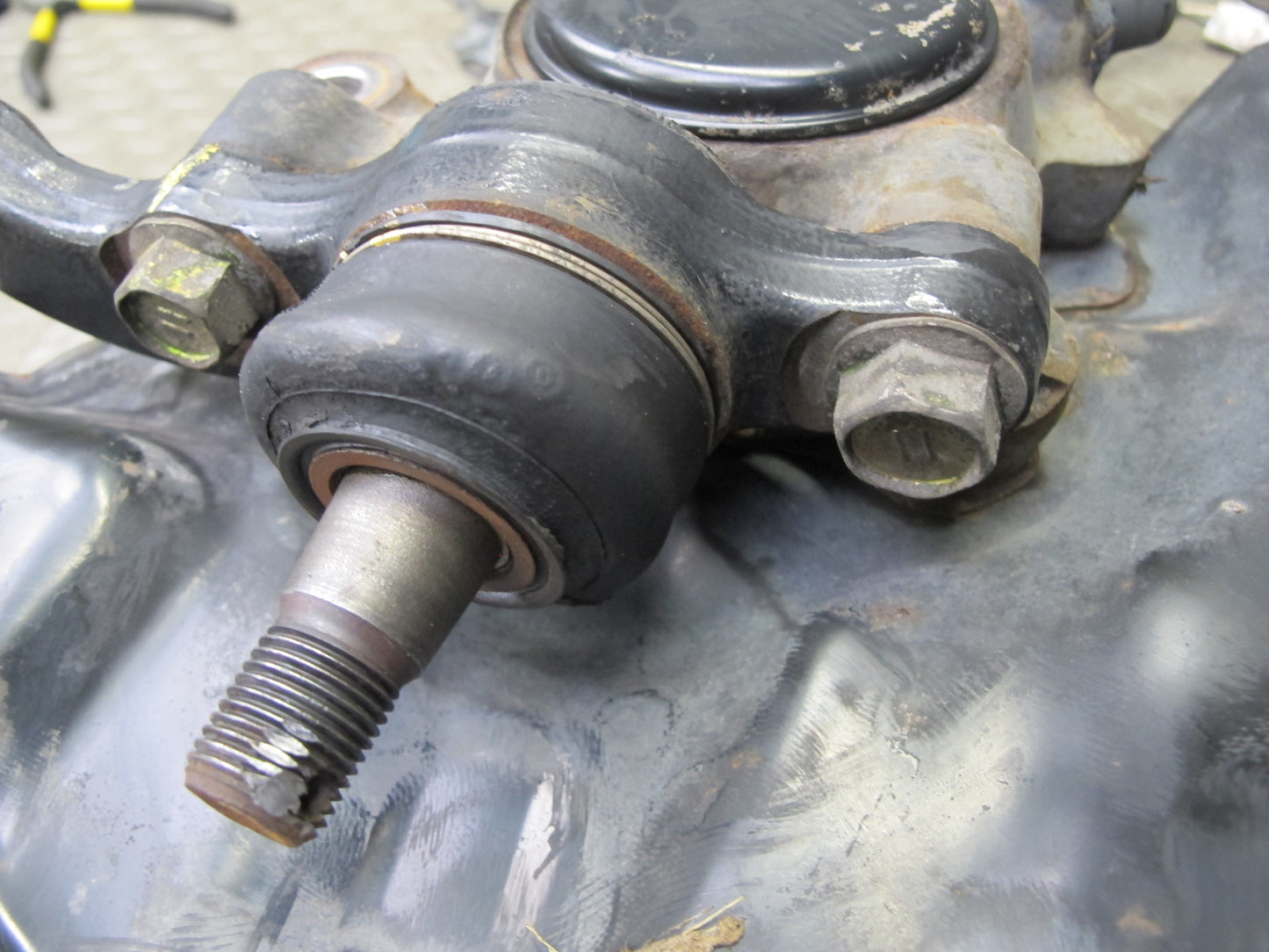 95-97 Toyota Celsior Lexus LS400 UCF20 Front Left Knuckle Wheel Hub Bearing OEM