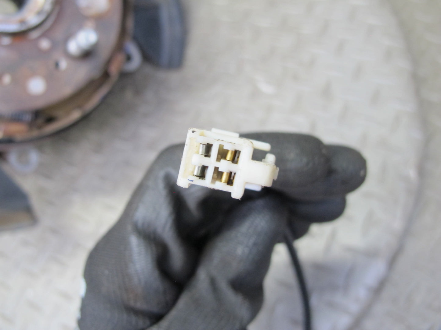 95-97 Toyota Celsior Lexus LS400 UCF20 Rear Right Knuckle Wheel Hub Bearing OEM