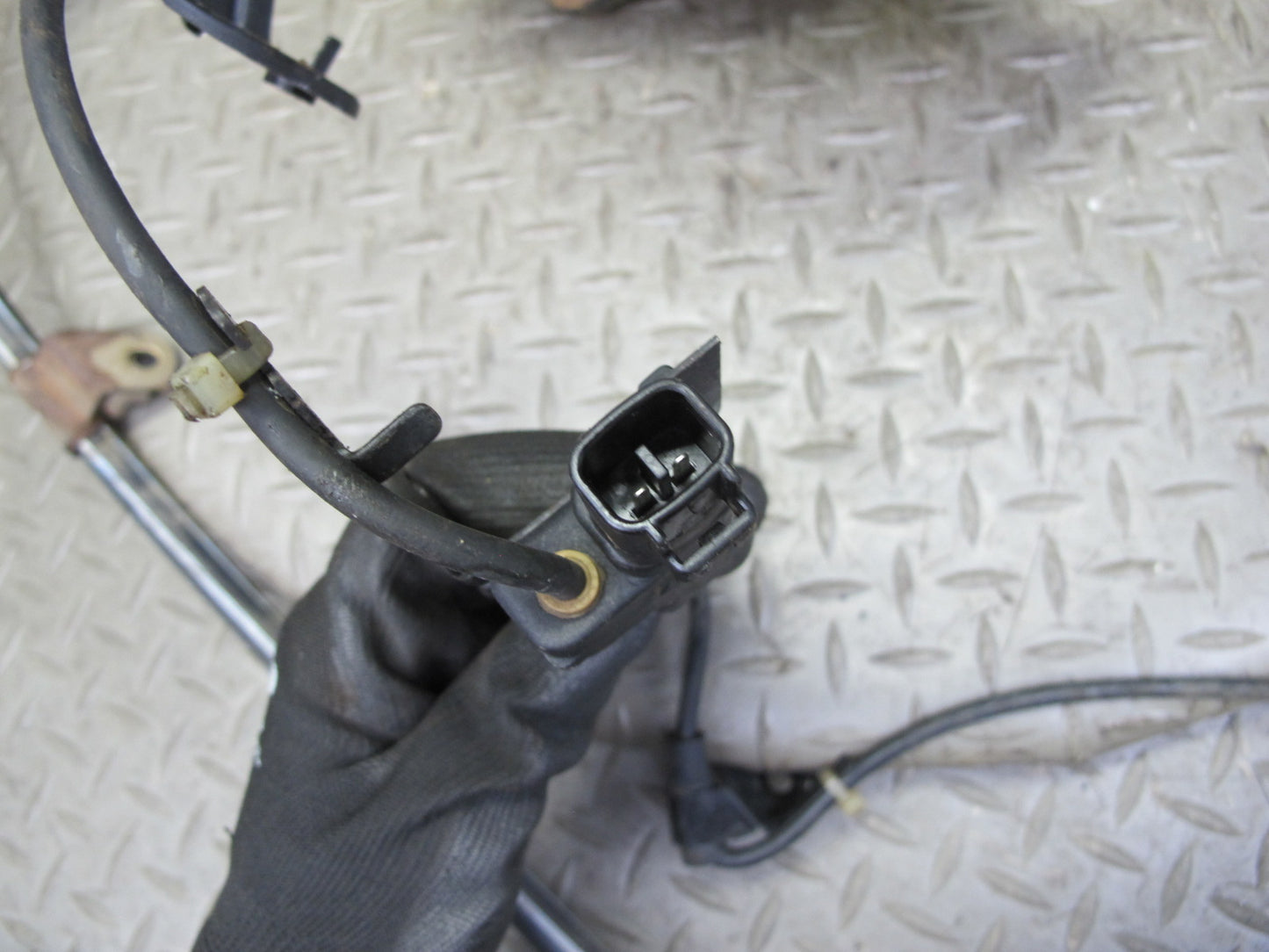 95-97 Toyota Celsior Lexus LS400 UCF20 Rear Right Knuckle Wheel Hub Bearing OEM