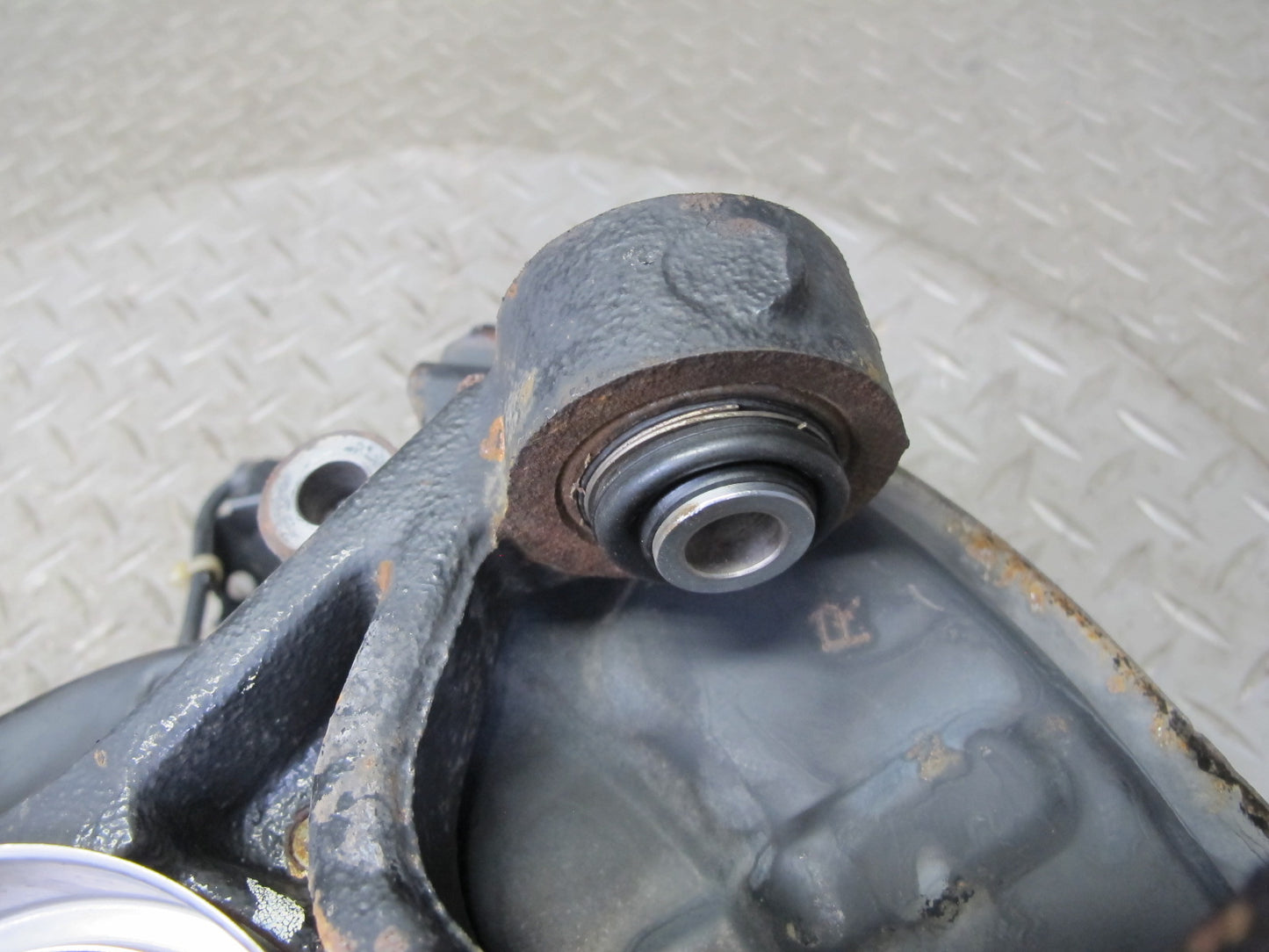 95-97 Toyota Celsior Lexus LS400 UCF20 Rear Right Knuckle Wheel Hub Bearing OEM