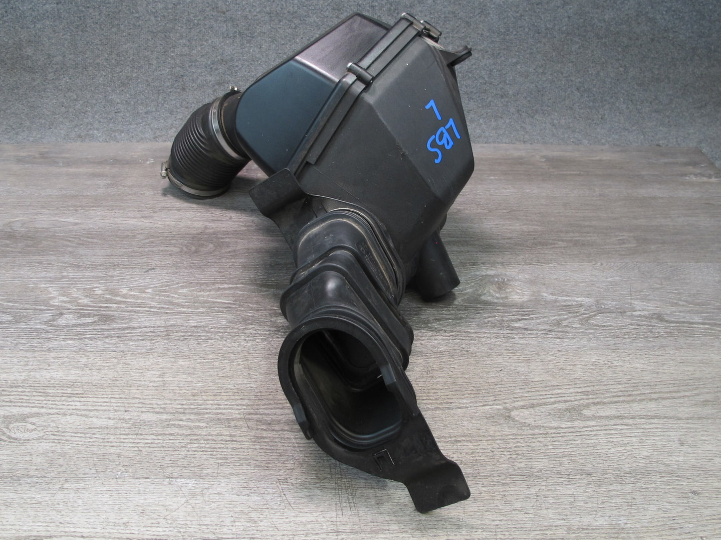 2012-2018 BMW F12 F13 M6 S63T Left Side Engine Air Intake Muffler Box Housing