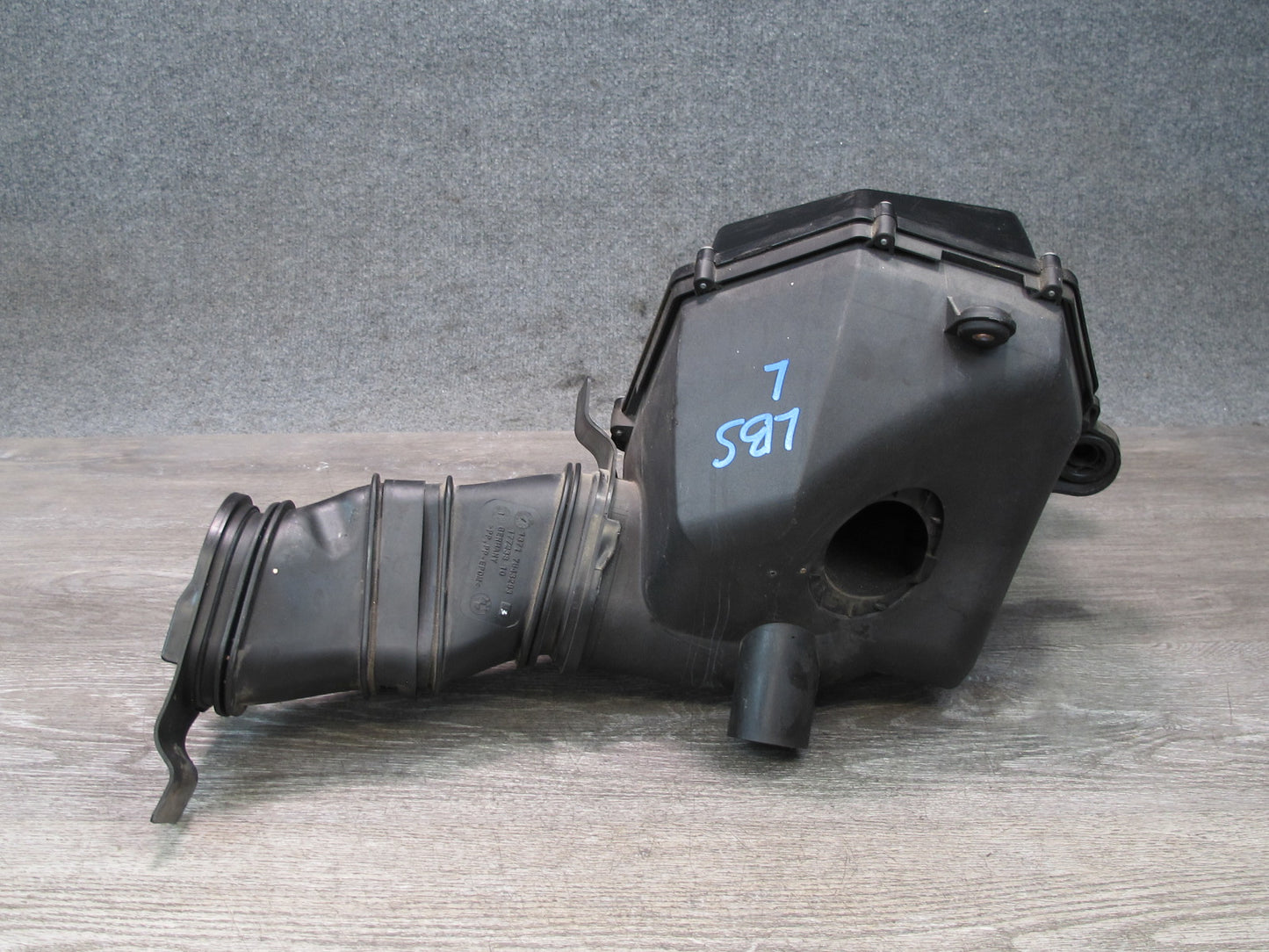 2012-2018 BMW F12 F13 M6 S63T Left Side Engine Air Intake Muffler Box Housing