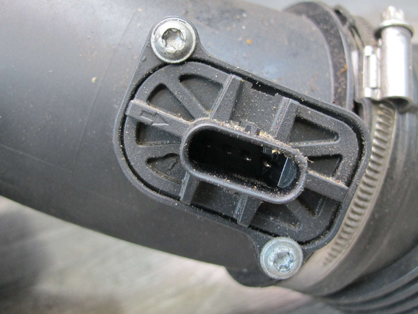 2012-2018 BMW F12 F13 M6 S63T Left Side Engine Air Intake Muffler Box Housing