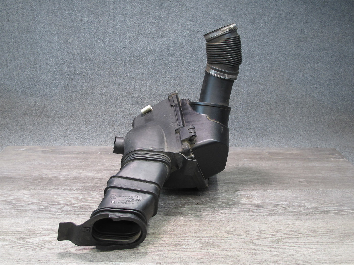 2012-2018 BMW F12 F13 M6 S63T Left Side Engine Air Intake Muffler Box Housing