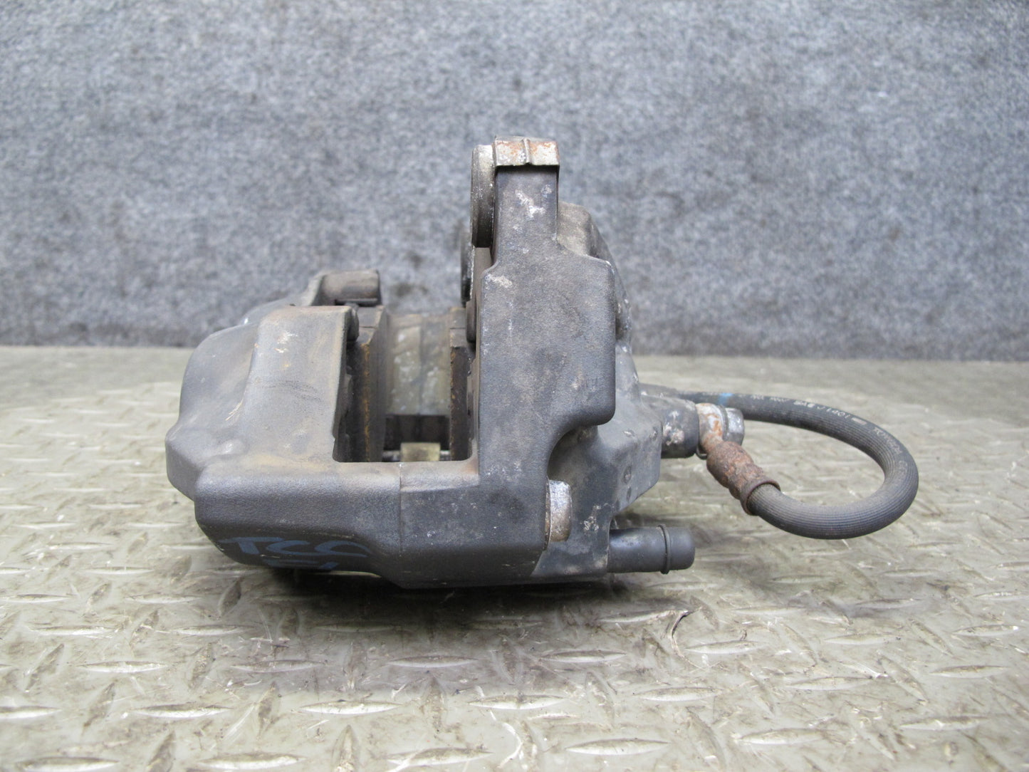 95-00 Toyota Celsior Lexus LS400 Front Left Right Brake Caliper Set Sumitomo OEM