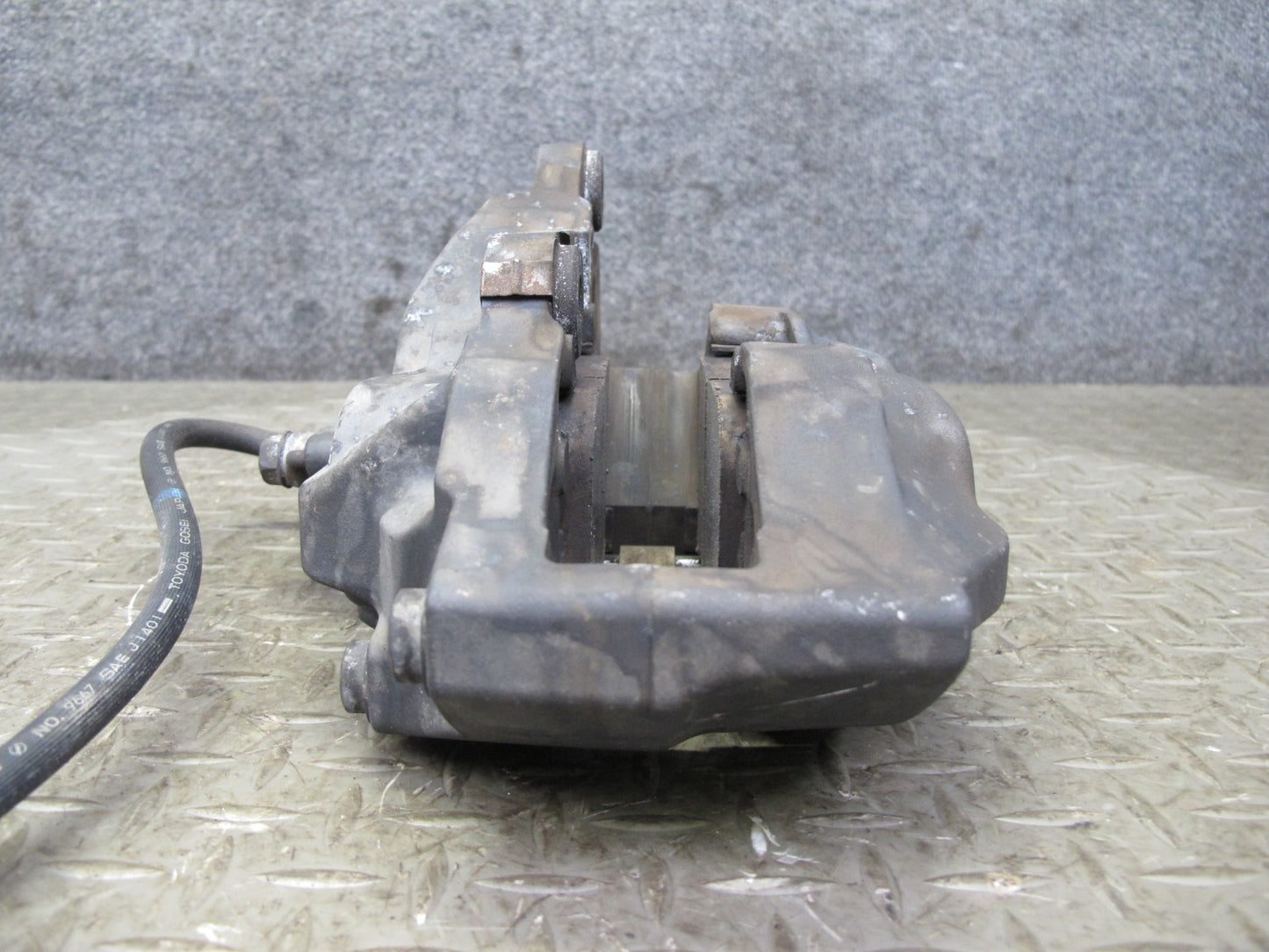 95-00 Toyota Celsior Lexus LS400 Front Left Right Brake Caliper Set Sumitomo OEM