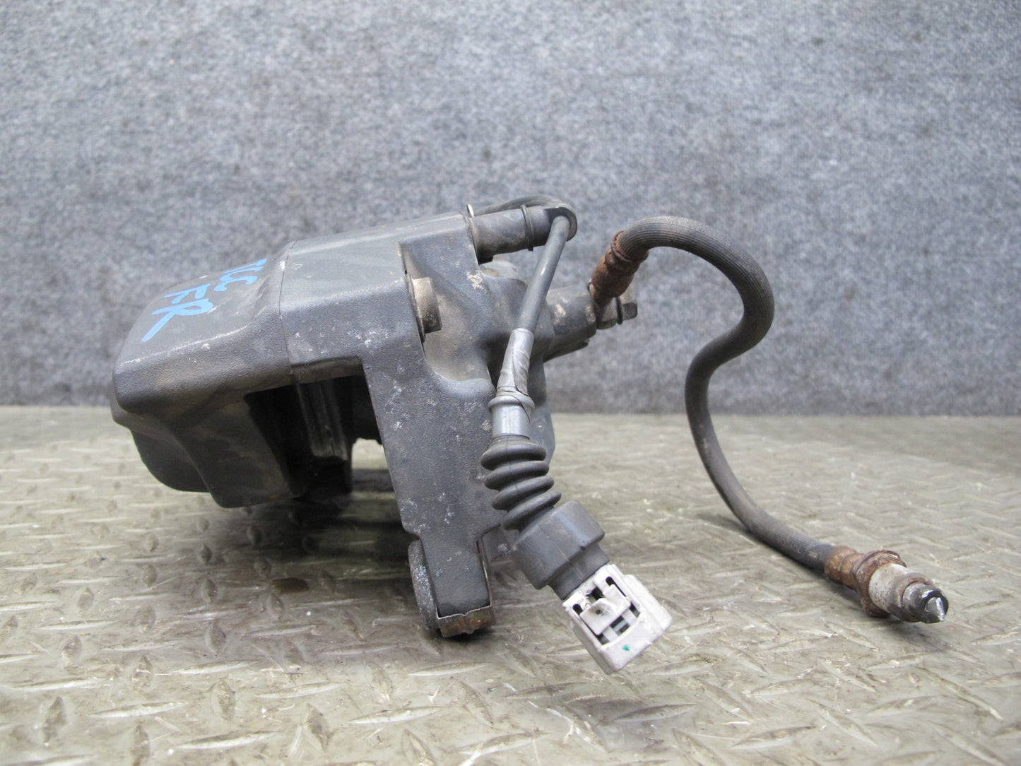 95-00 Toyota Celsior Lexus LS400 Front Left Right Brake Caliper Set Sumitomo OEM