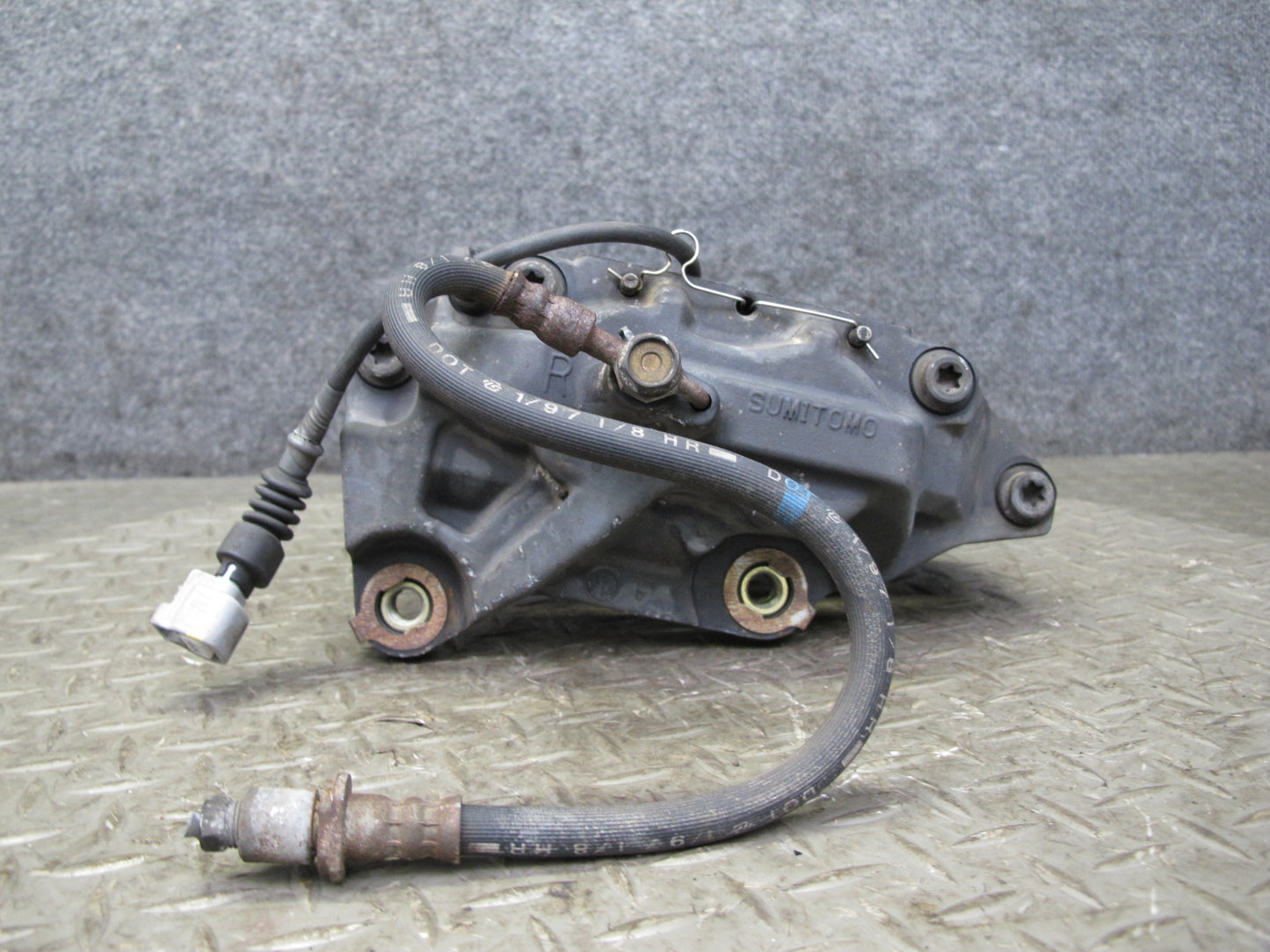 95-00 Toyota Celsior Lexus LS400 Front Left Right Brake Caliper Set Sumitomo OEM