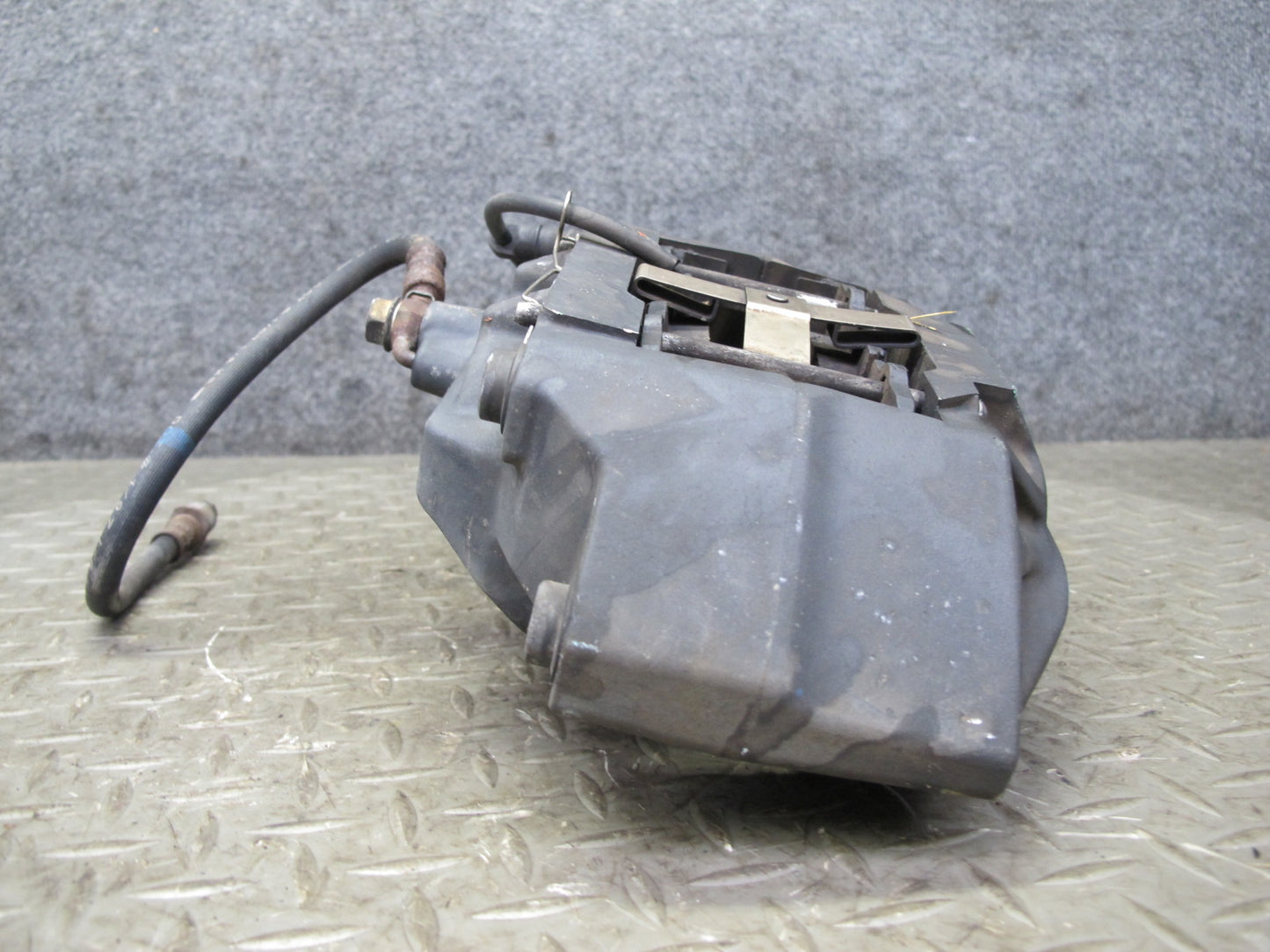 95-00 Toyota Celsior Lexus LS400 Front Left Right Brake Caliper Set Sumitomo OEM