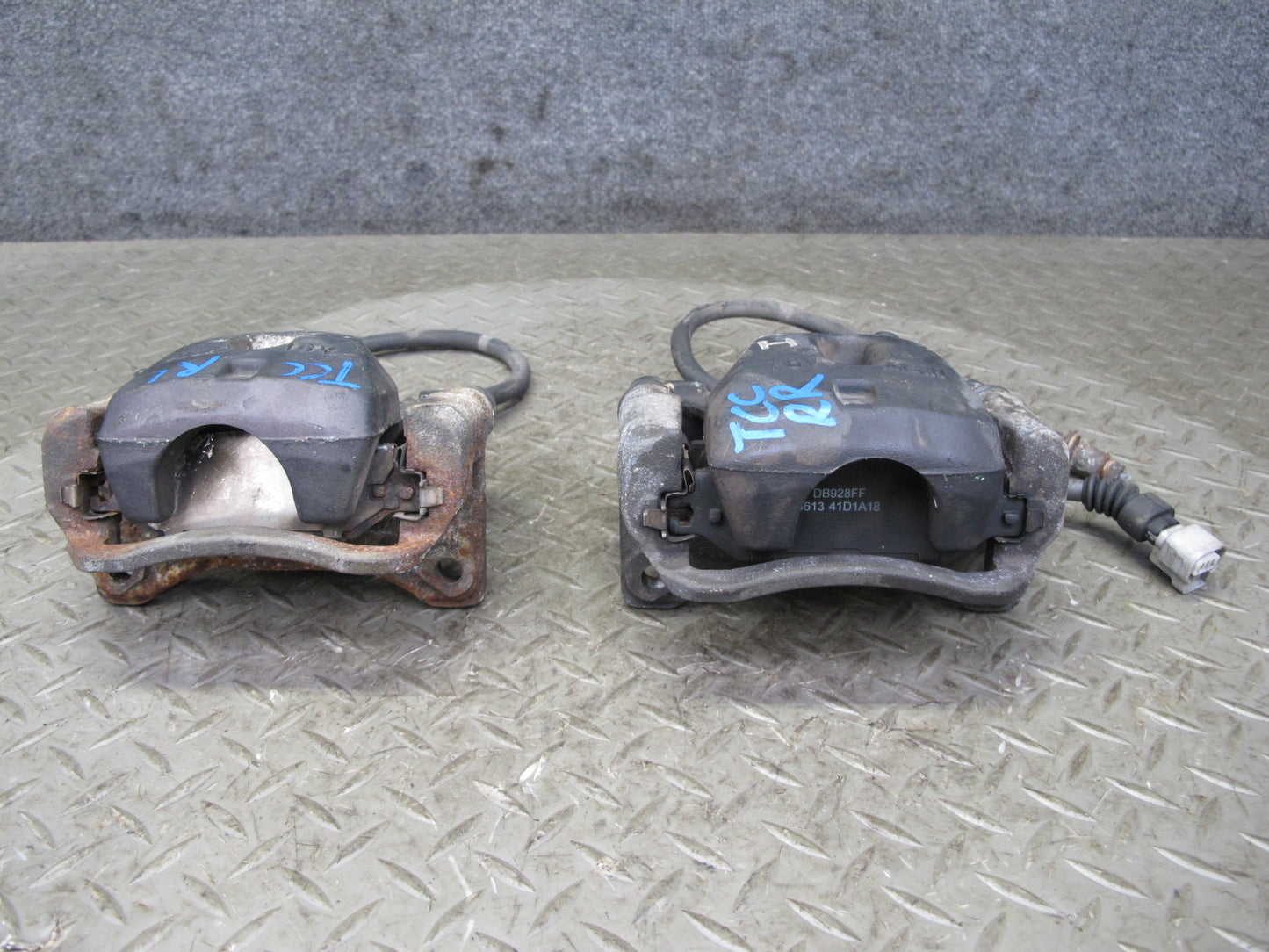 95-97 Toyota Celsior Lexus LS400 UCF20 Rear Left & Right Brake Caliper Set OEM