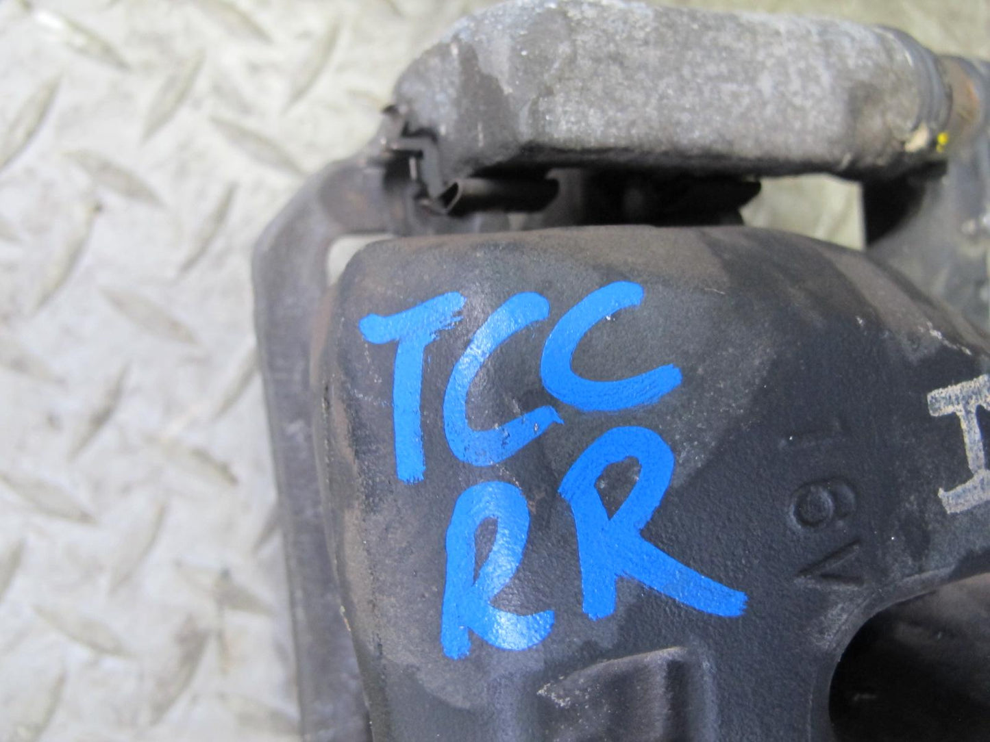 95-97 Toyota Celsior Lexus LS400 UCF20 Rear Left & Right Brake Caliper Set OEM