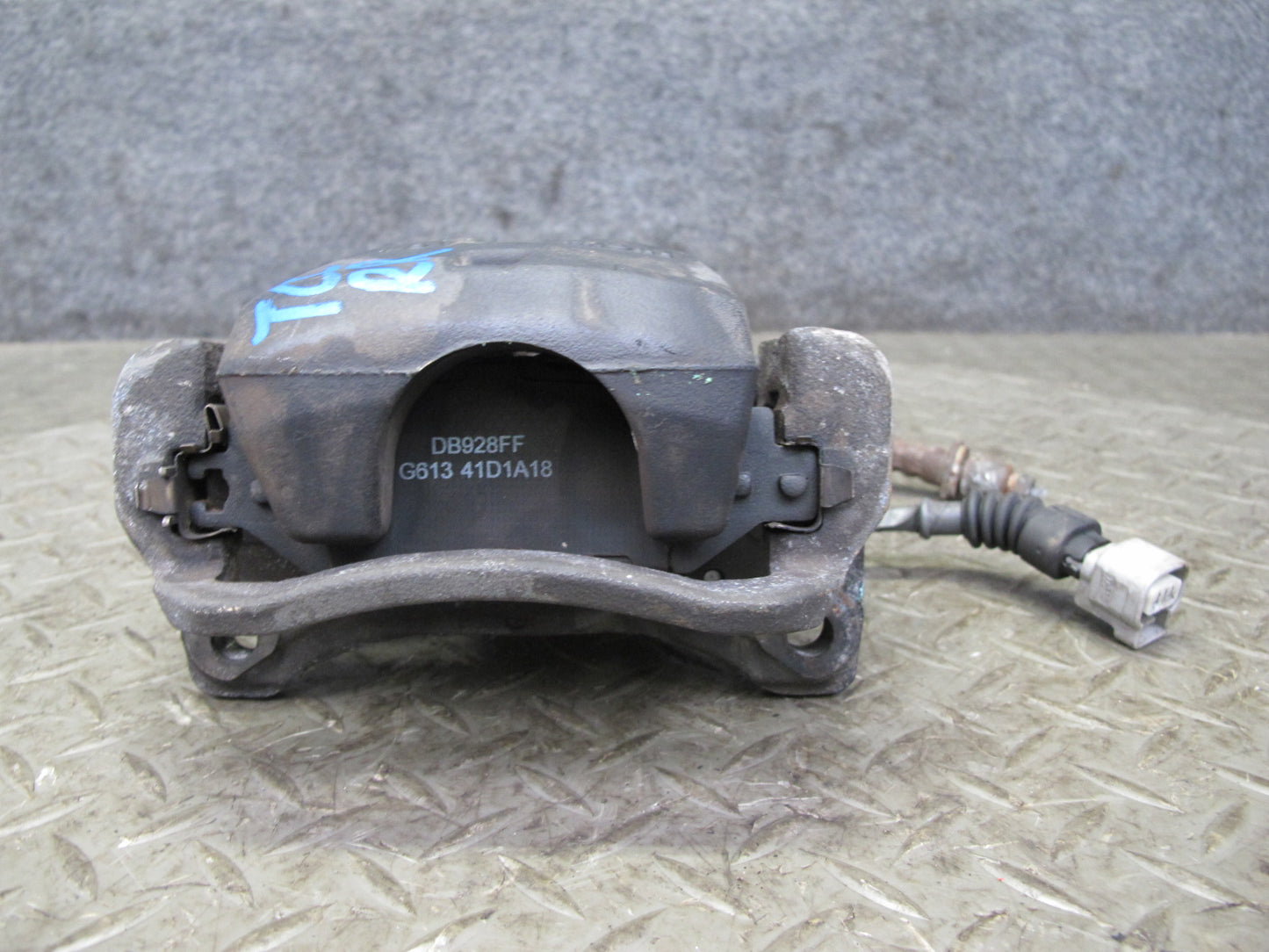 95-97 Toyota Celsior Lexus LS400 UCF20 Rear Left & Right Brake Caliper Set OEM