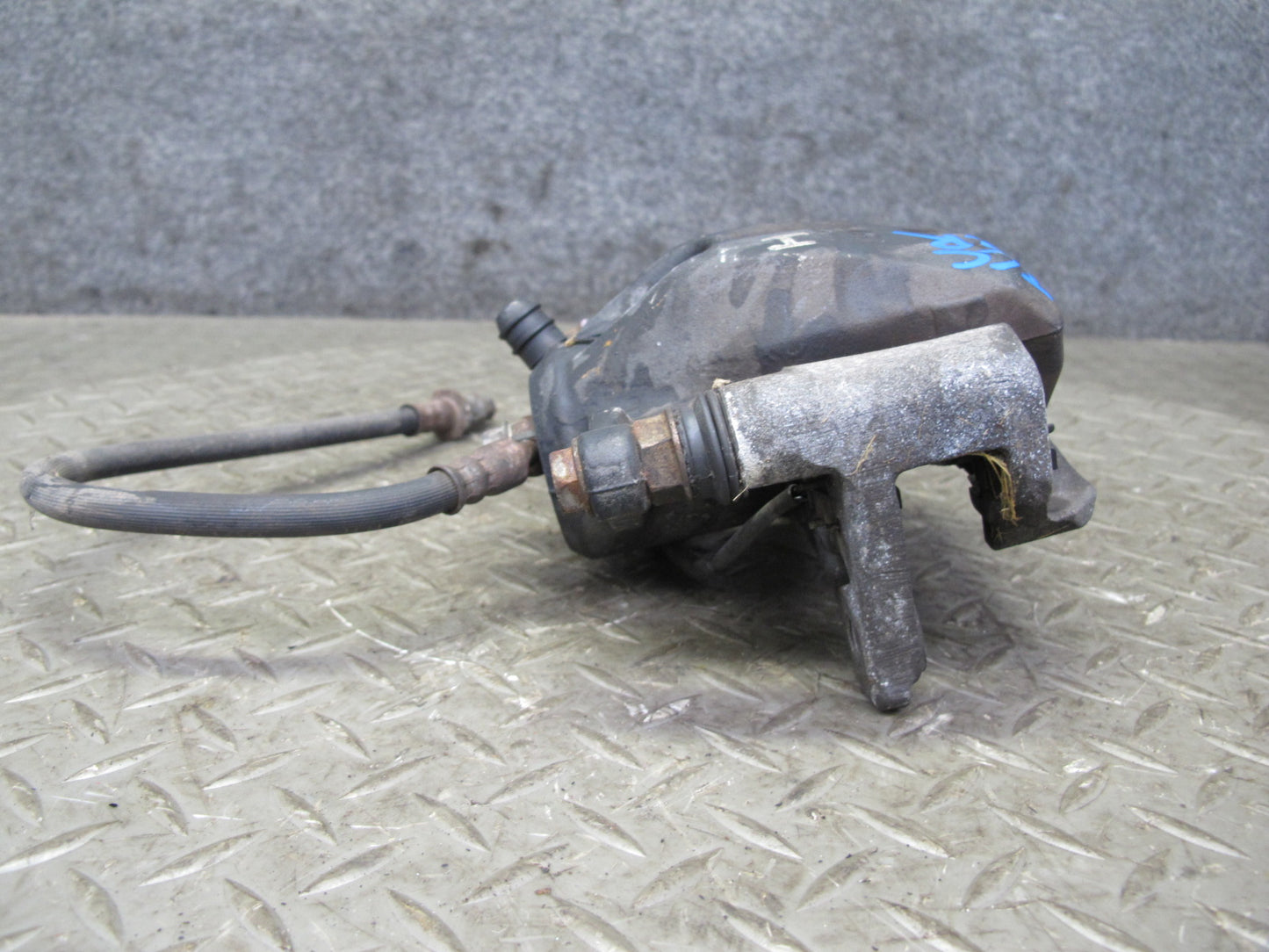 95-97 Toyota Celsior Lexus LS400 UCF20 Rear Left & Right Brake Caliper Set OEM