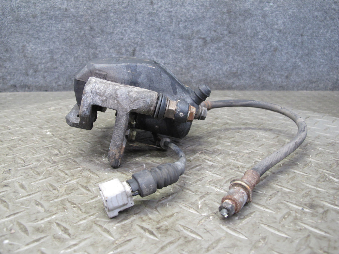 95-97 Toyota Celsior Lexus LS400 UCF20 Rear Left & Right Brake Caliper Set OEM