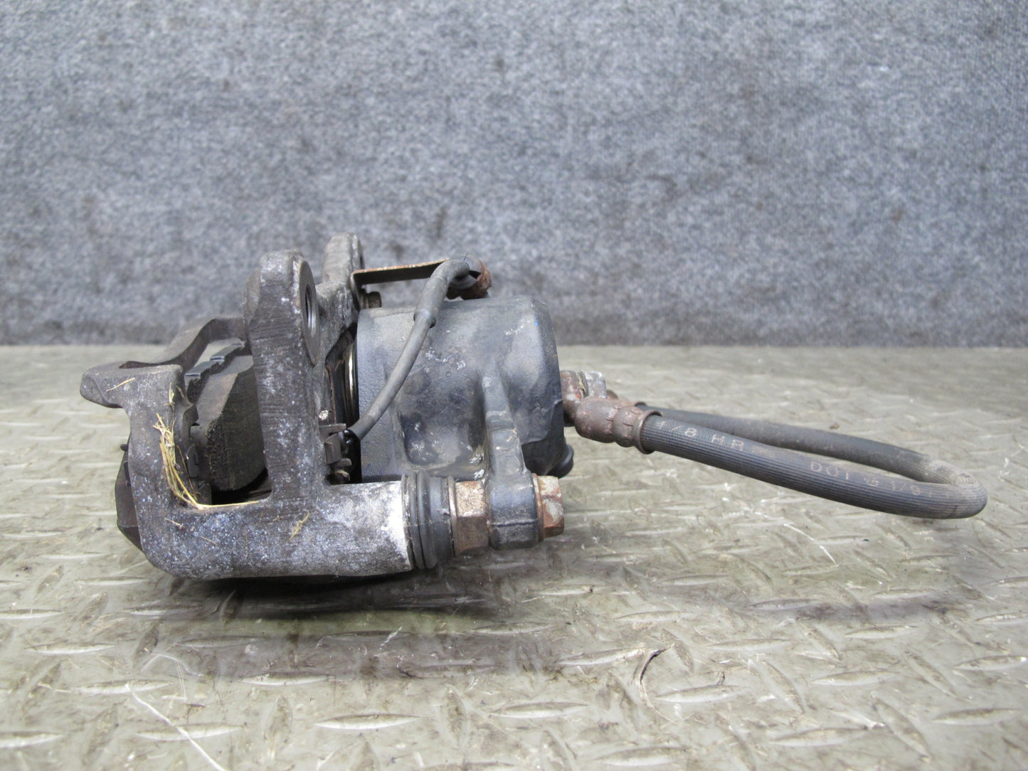 95-97 Toyota Celsior Lexus LS400 UCF20 Rear Left & Right Brake Caliper Set OEM