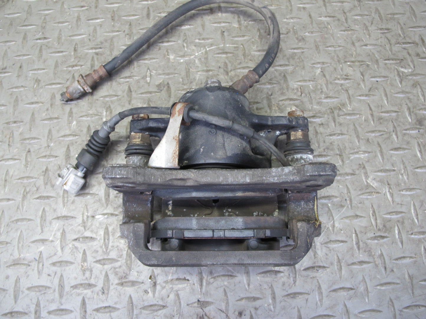 95-97 Toyota Celsior Lexus LS400 UCF20 Rear Left & Right Brake Caliper Set OEM