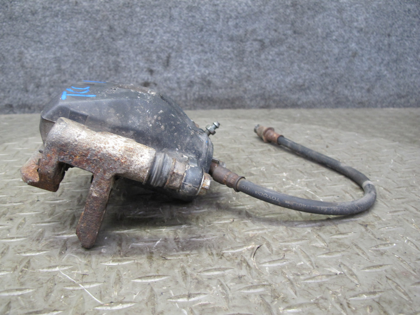 95-97 Toyota Celsior Lexus LS400 UCF20 Rear Left & Right Brake Caliper Set OEM