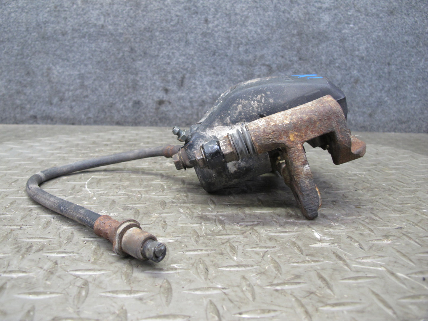 95-97 Toyota Celsior Lexus LS400 UCF20 Rear Left & Right Brake Caliper Set OEM