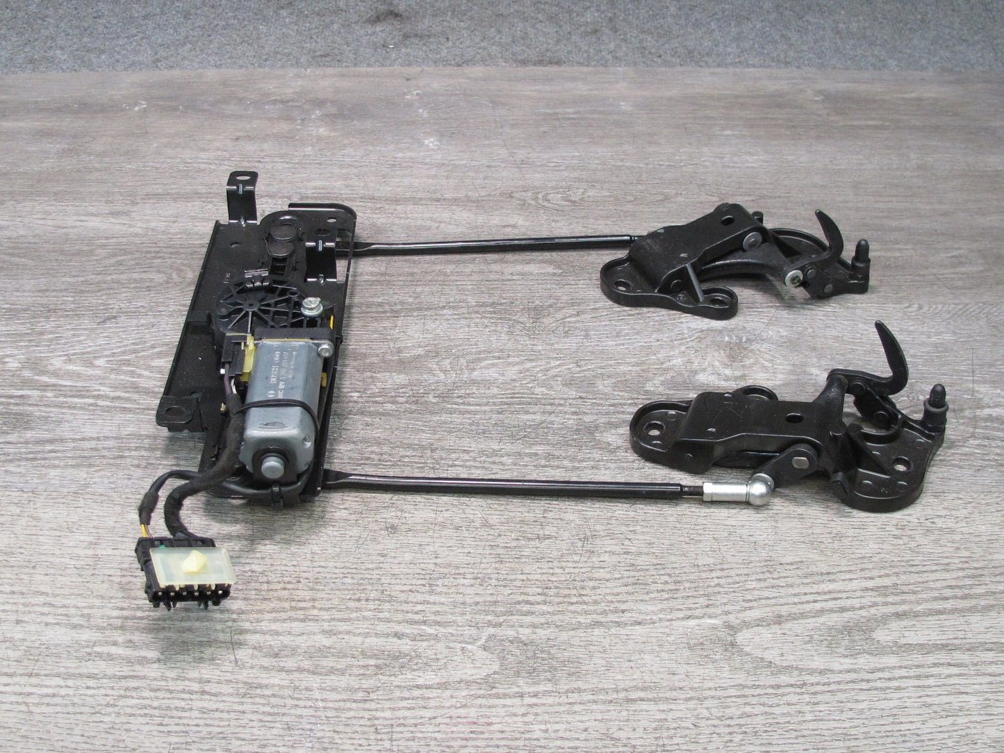 08-13 BMW E88 135i Convertible TOP Roof Lock Latch Actuator Motor Assembly OEM