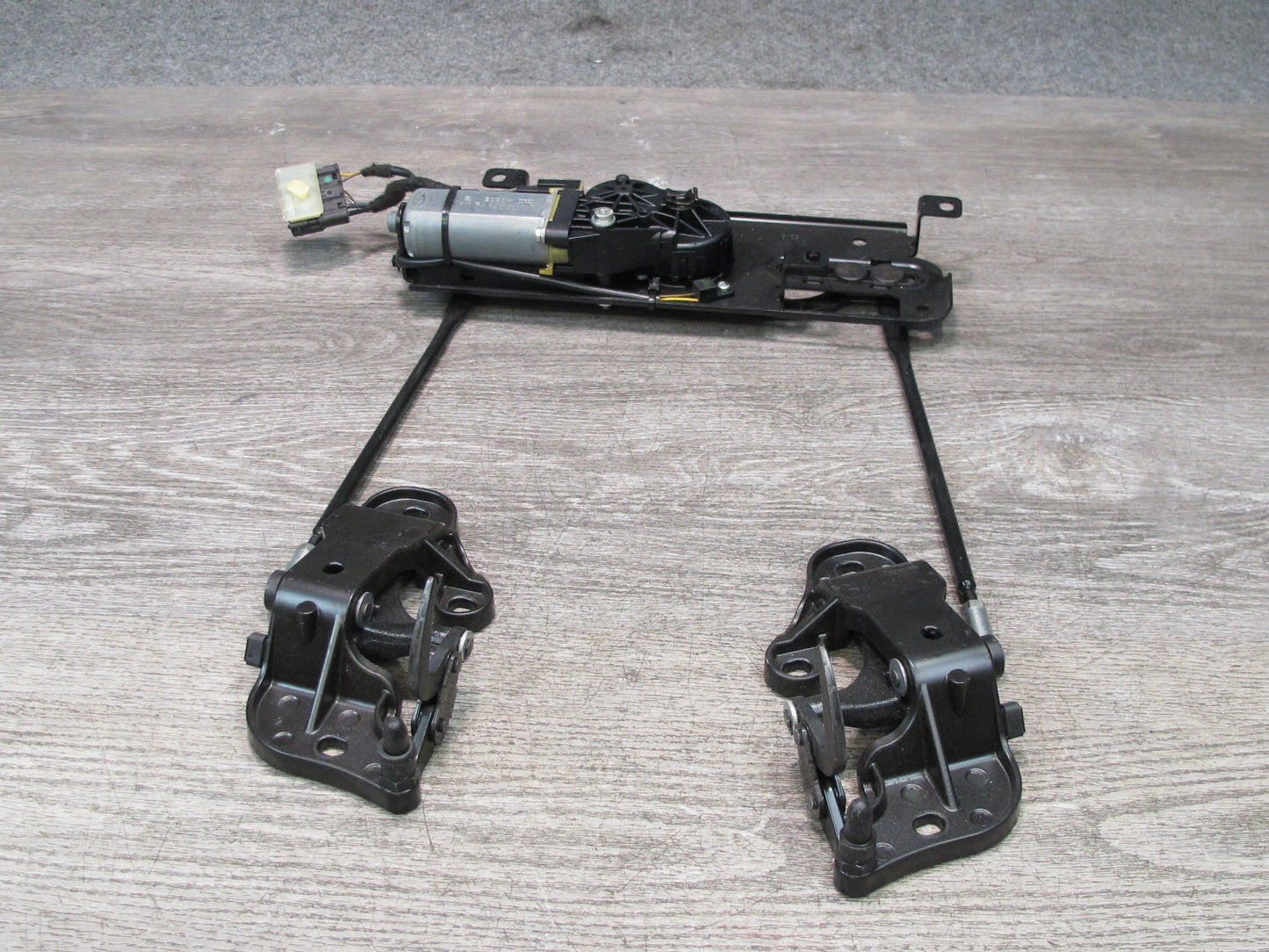 08-13 BMW E88 135i Convertible TOP Roof Lock Latch Actuator Motor Assembly OEM