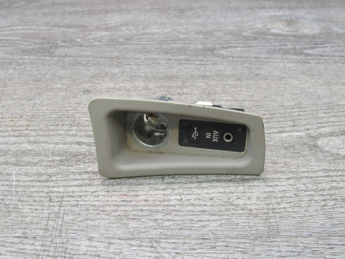 08-13 BMW E82 E88 135I Center Console USB AUX Lighter Socket w Trim Beige OEM