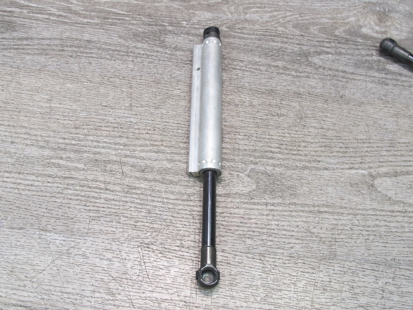 08-13 BMW E88 135I Convertible Set of 2 TOP Roof Hydraulic Cylinder Support OEM