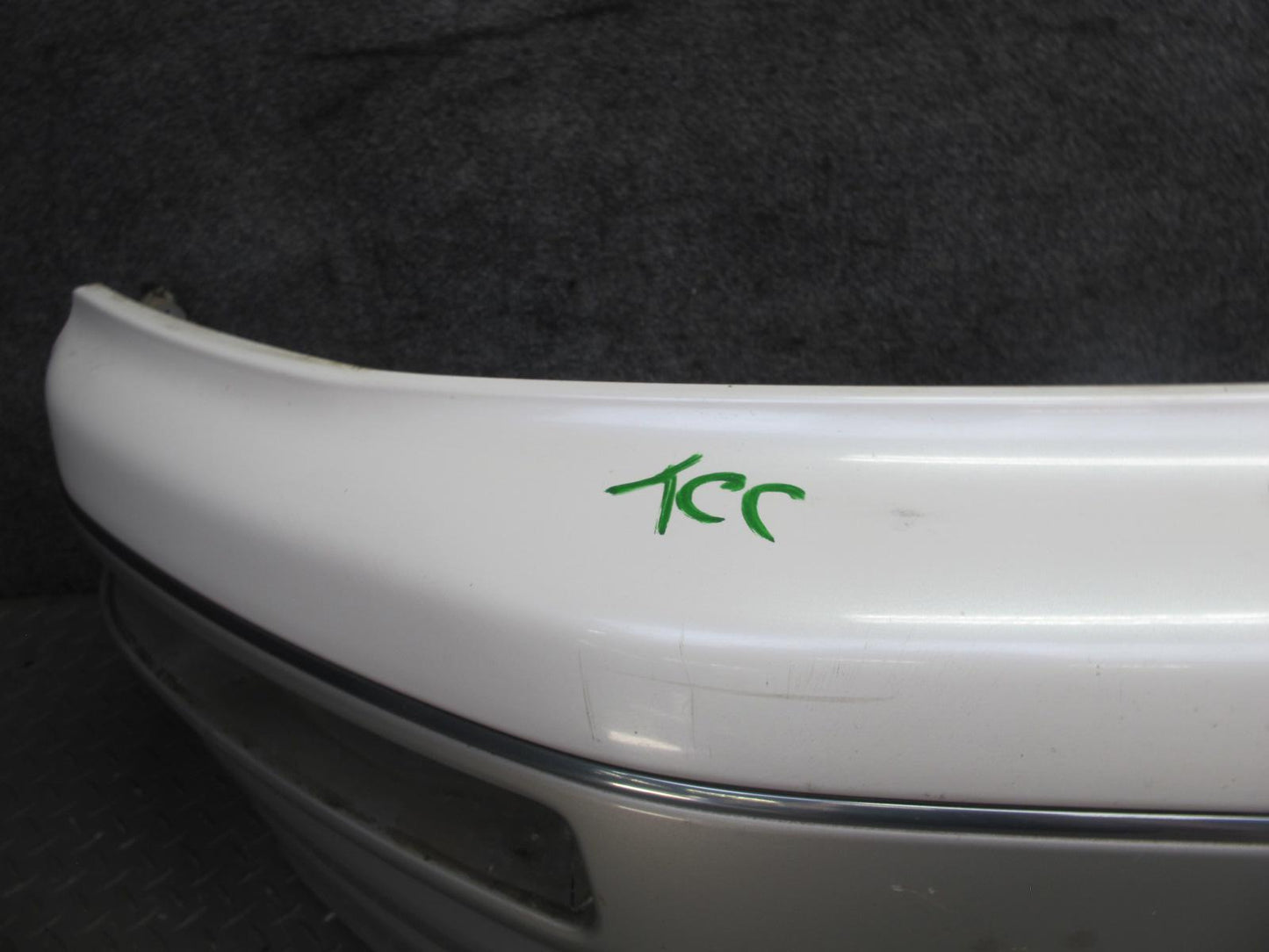 95-97 Toyota Celsior Lexus LS400 UCF20 Front Bumper Cover White Pearl OEM