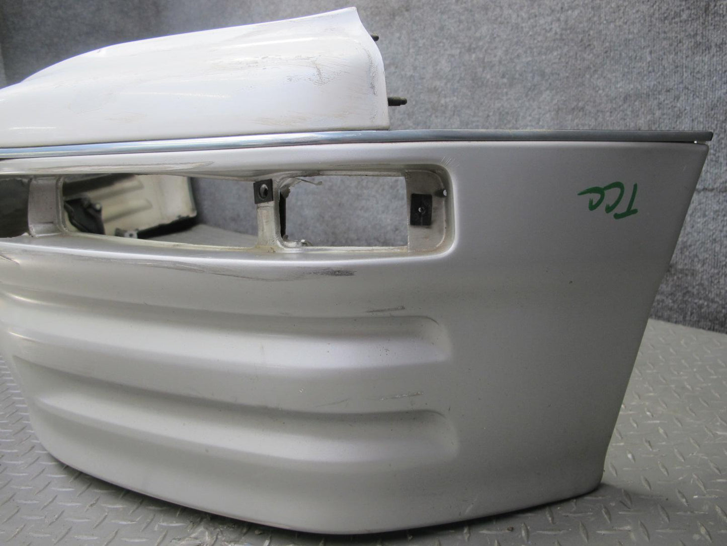 95-97 Toyota Celsior Lexus LS400 UCF20 Front Bumper Cover White Pearl OEM