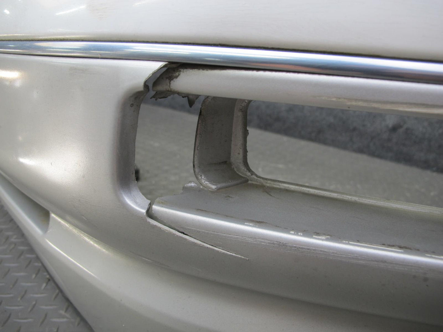 95-97 Toyota Celsior Lexus LS400 UCF20 Front Bumper Cover White Pearl OEM