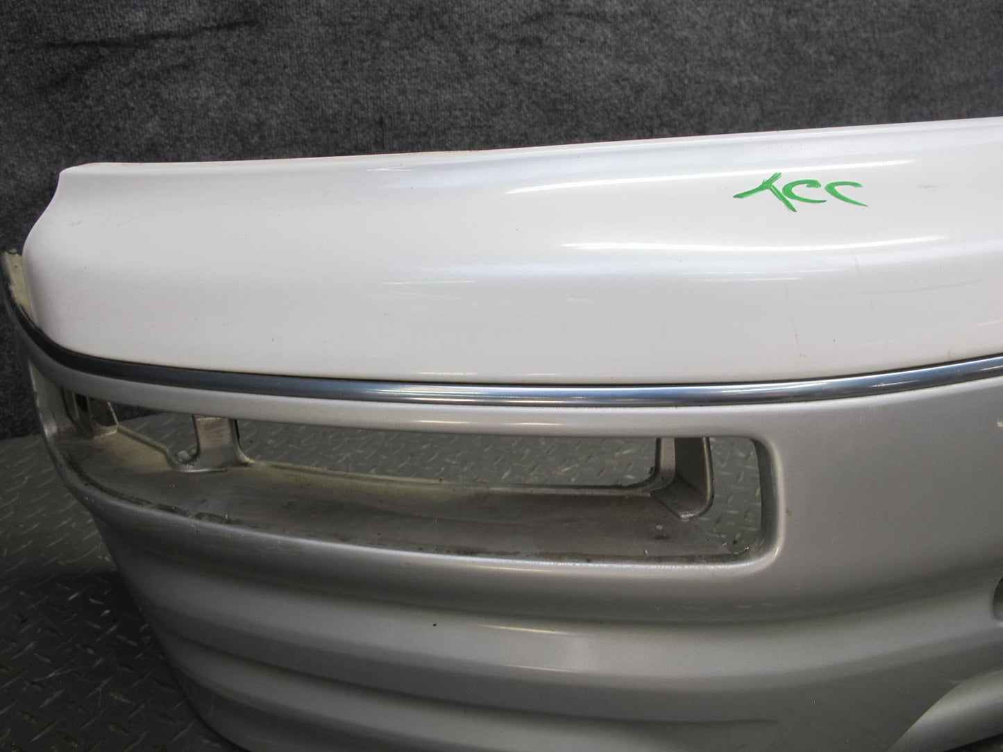 95-97 Toyota Celsior Lexus LS400 UCF20 Front Bumper Cover White Pearl OEM