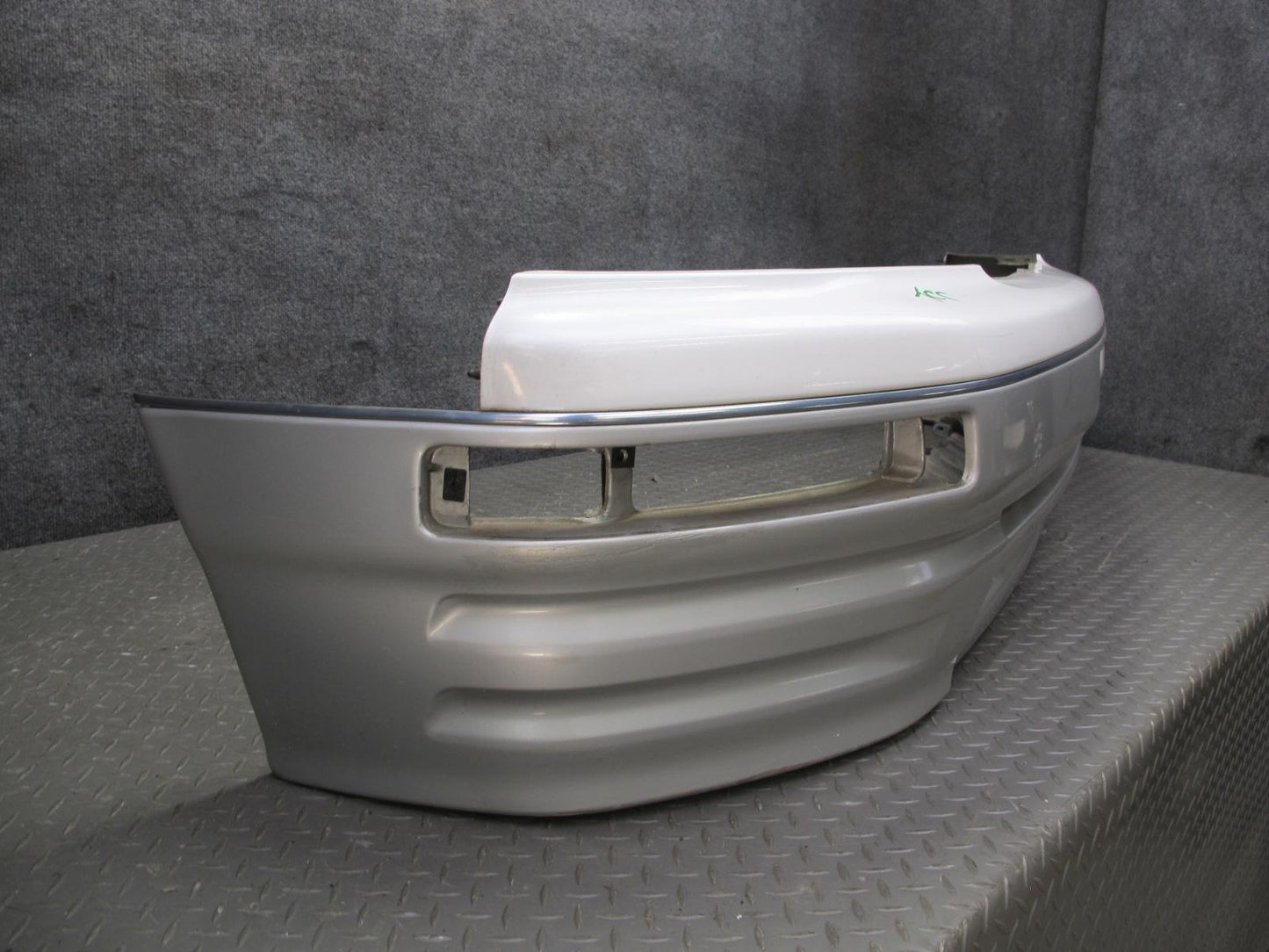 95-97 Toyota Celsior Lexus LS400 UCF20 Front Bumper Cover White Pearl OEM