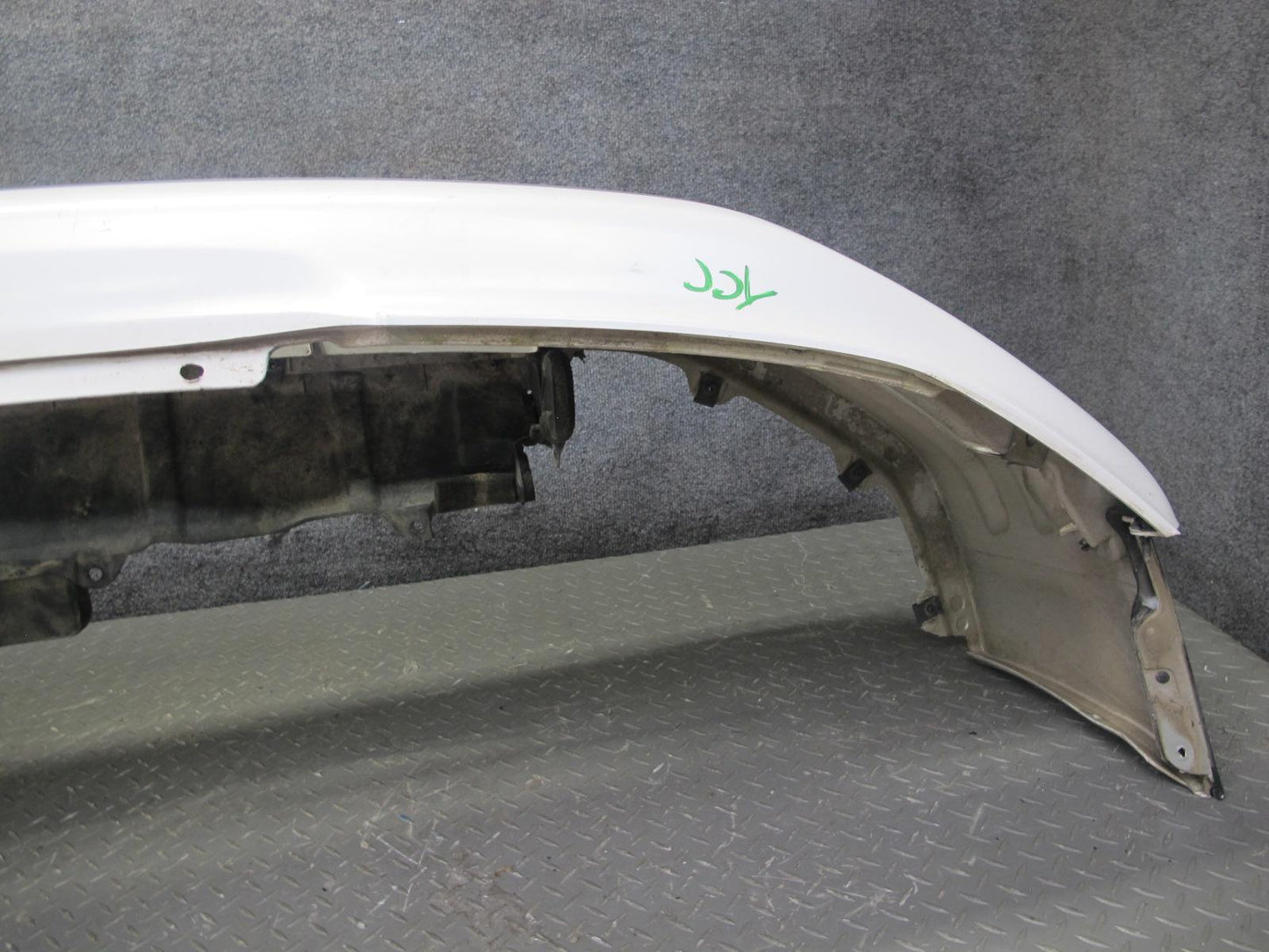95-97 Toyota Celsior Lexus LS400 UCF20 Front Bumper Cover White Pearl OEM
