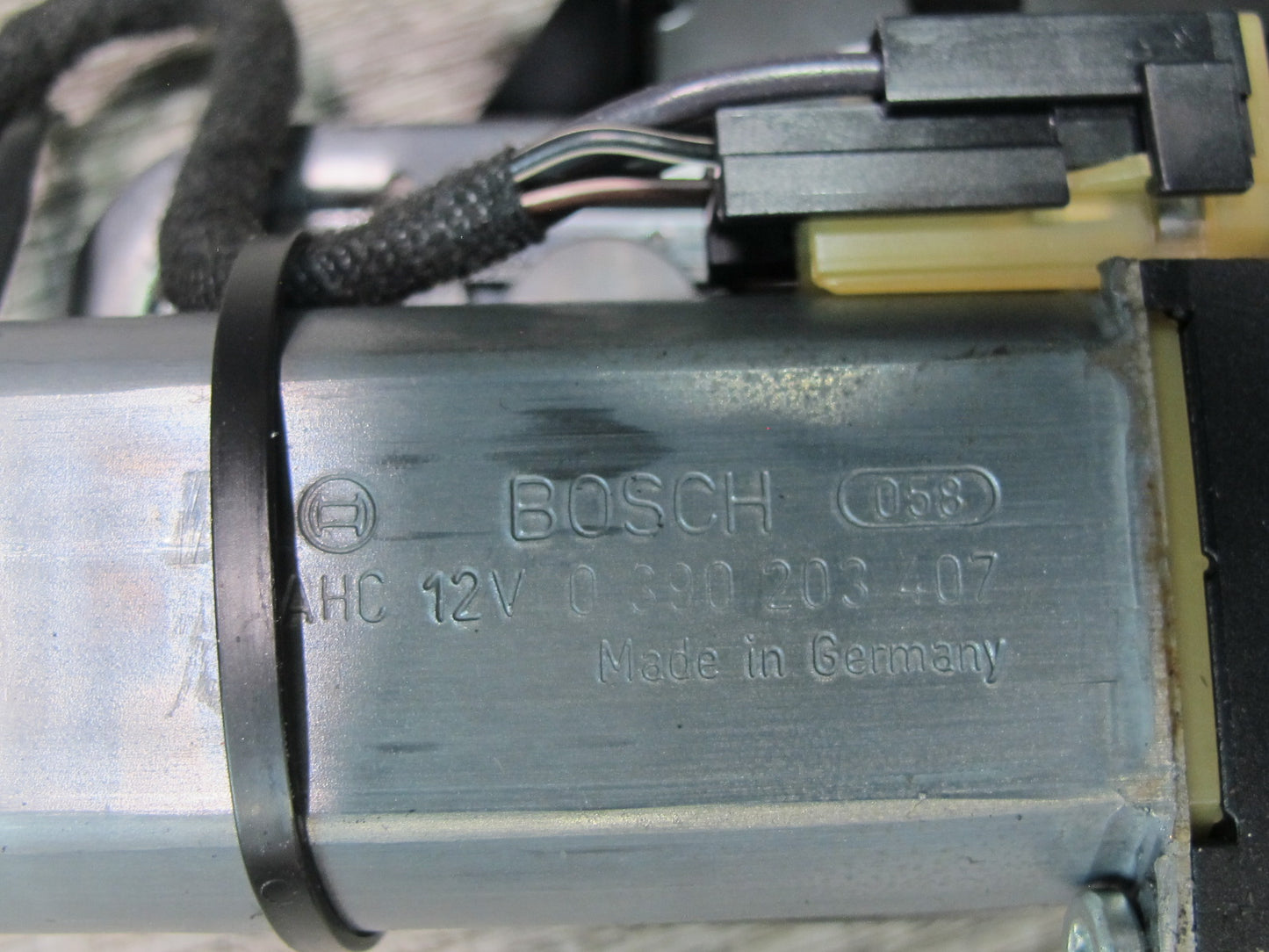 2012-2018 BMW F12 M6 Convertible Roof TOP Front Motor Latch Lock Assembly