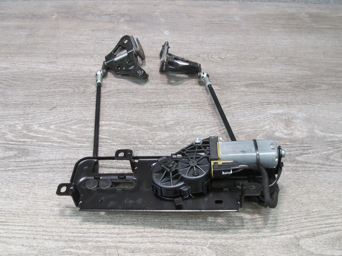 2012-2018 BMW F12 M6 Convertible Roof TOP Front Motor Latch Lock Assembly