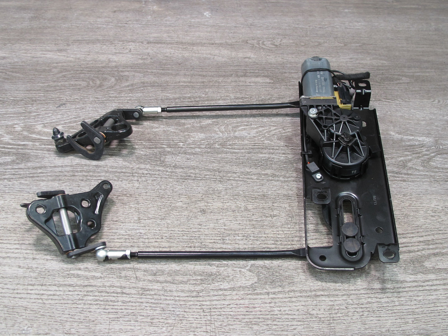 2012-2018 BMW F12 M6 Convertible Roof TOP Front Motor Latch Lock Assembly