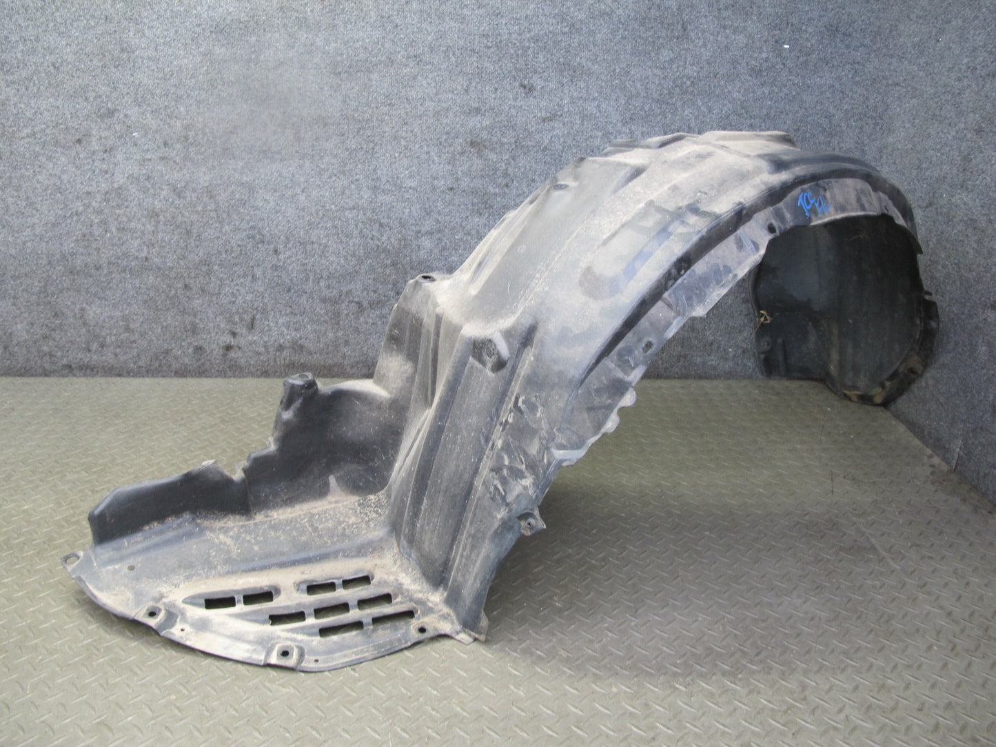 95-97 Toyota Celsior Lexus LS400 UCF20 Front Fender Liner Splash Shield Set OEM