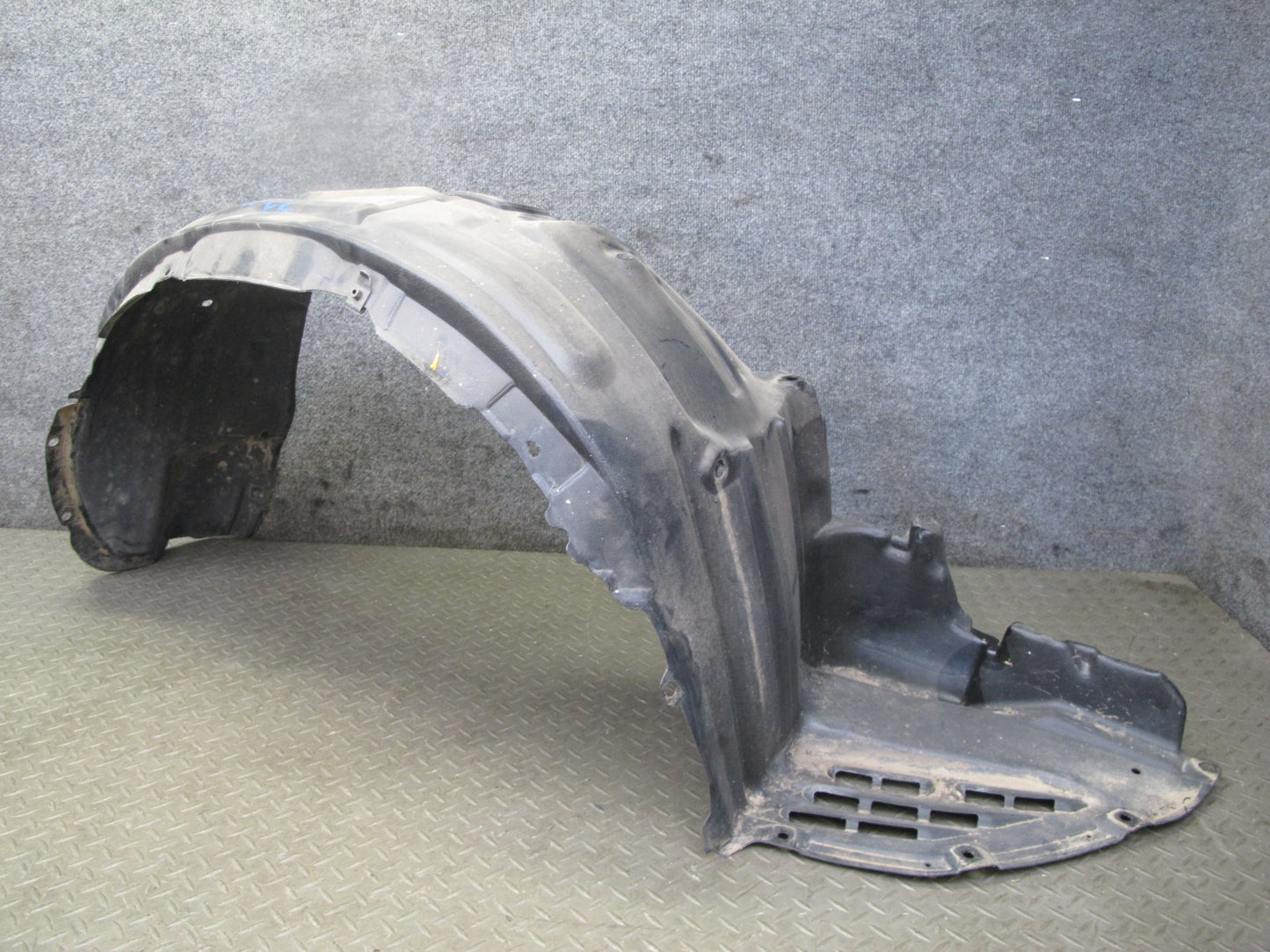 95-97 Toyota Celsior Lexus LS400 UCF20 Front Fender Liner Splash Shield Set OEM