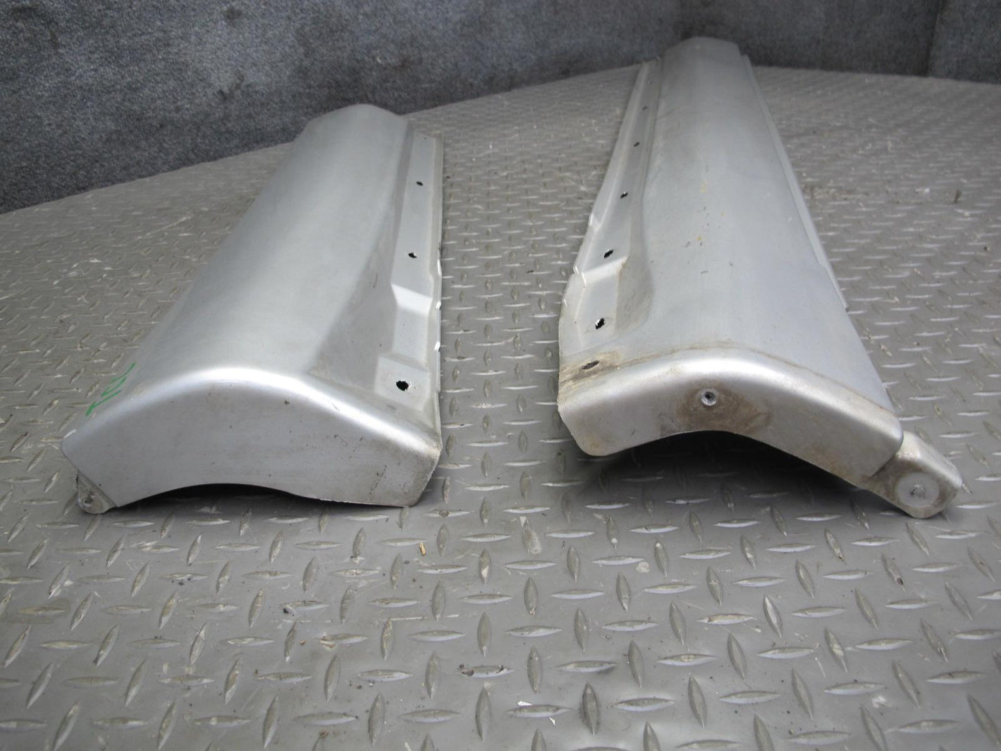 95-97 Toyota Celsior Lexus LS400 Side Skirt Rocker Panel Molding Set Gray OEM