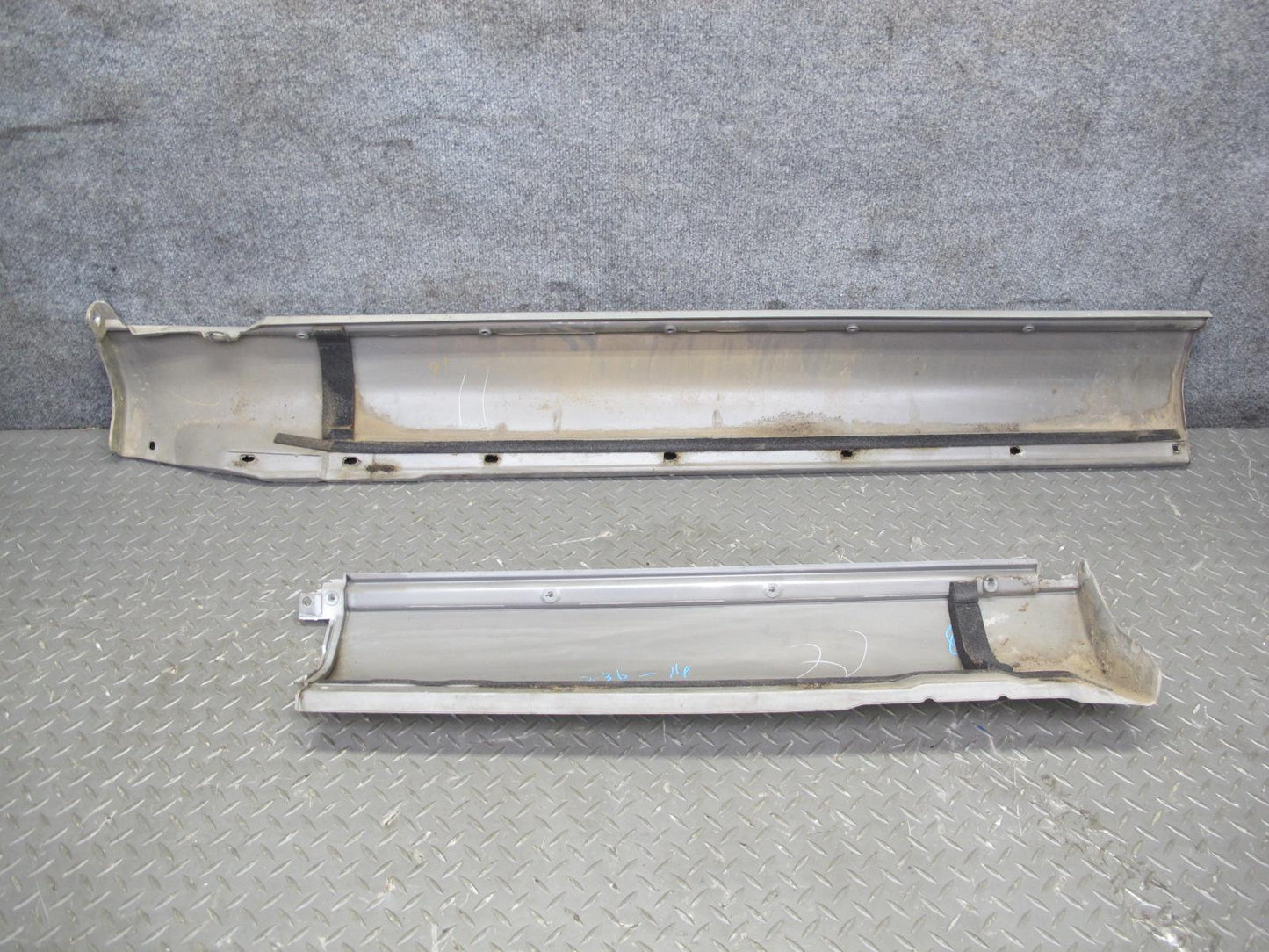 95-97 Toyota Celsior Lexus LS400 Side Skirt Rocker Panel Molding Set Gray OEM