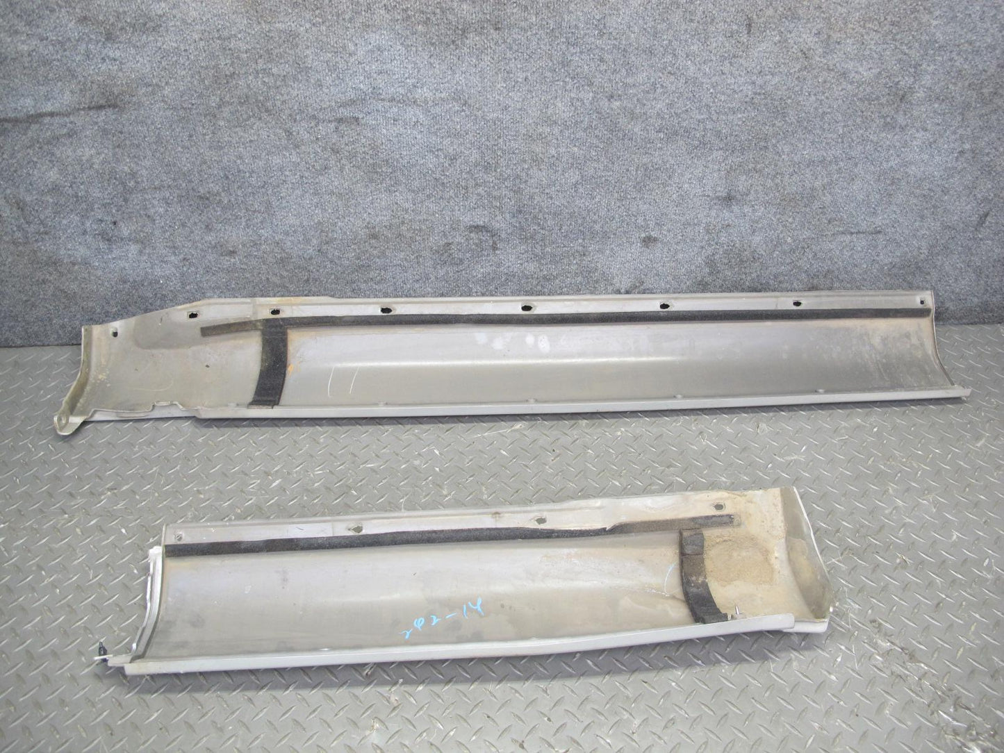 95-97 Toyota Celsior Lexus LS400 Side Skirt Rocker Panel Molding Set Gray OEM