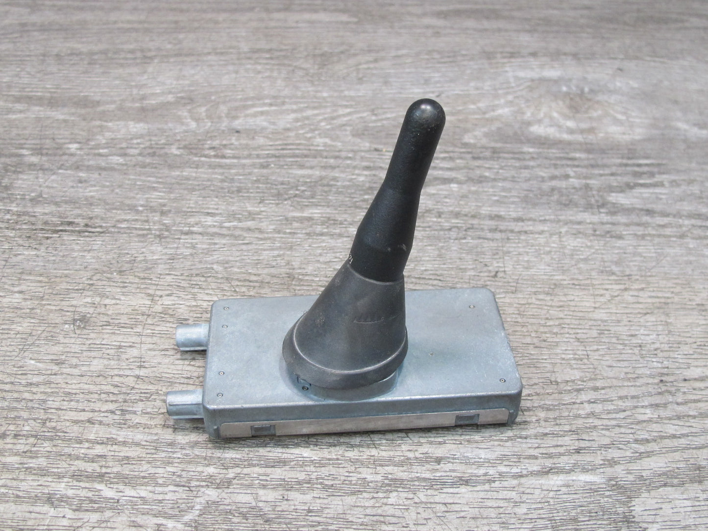 01-06 BMW E46 330ci Convertible Rear Exterior Radio Antenna w Module 6909606 OEM