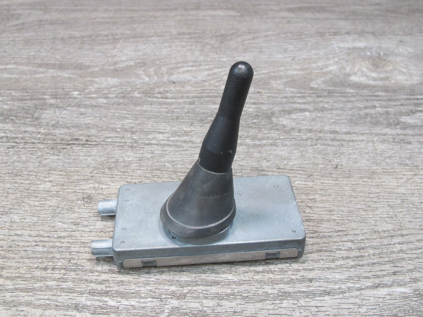 01-06 BMW E46 330ci Convertible Rear Exterior Radio Antenna w Module 6909606 OEM