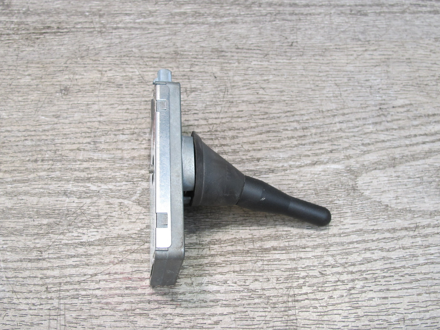 01-06 BMW E46 330ci Convertible Rear Exterior Radio Antenna w Module 6909606 OEM