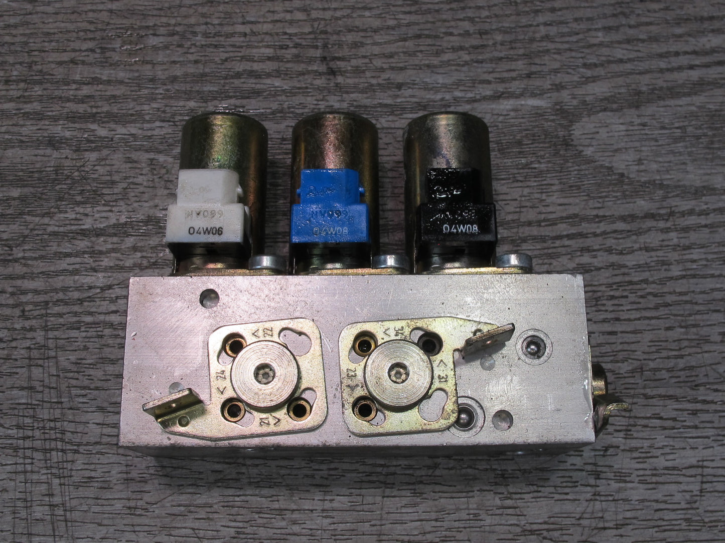 2001-2006 BMW E46 M3 Convertible TOP Roof Hydraulic Valve Control Block